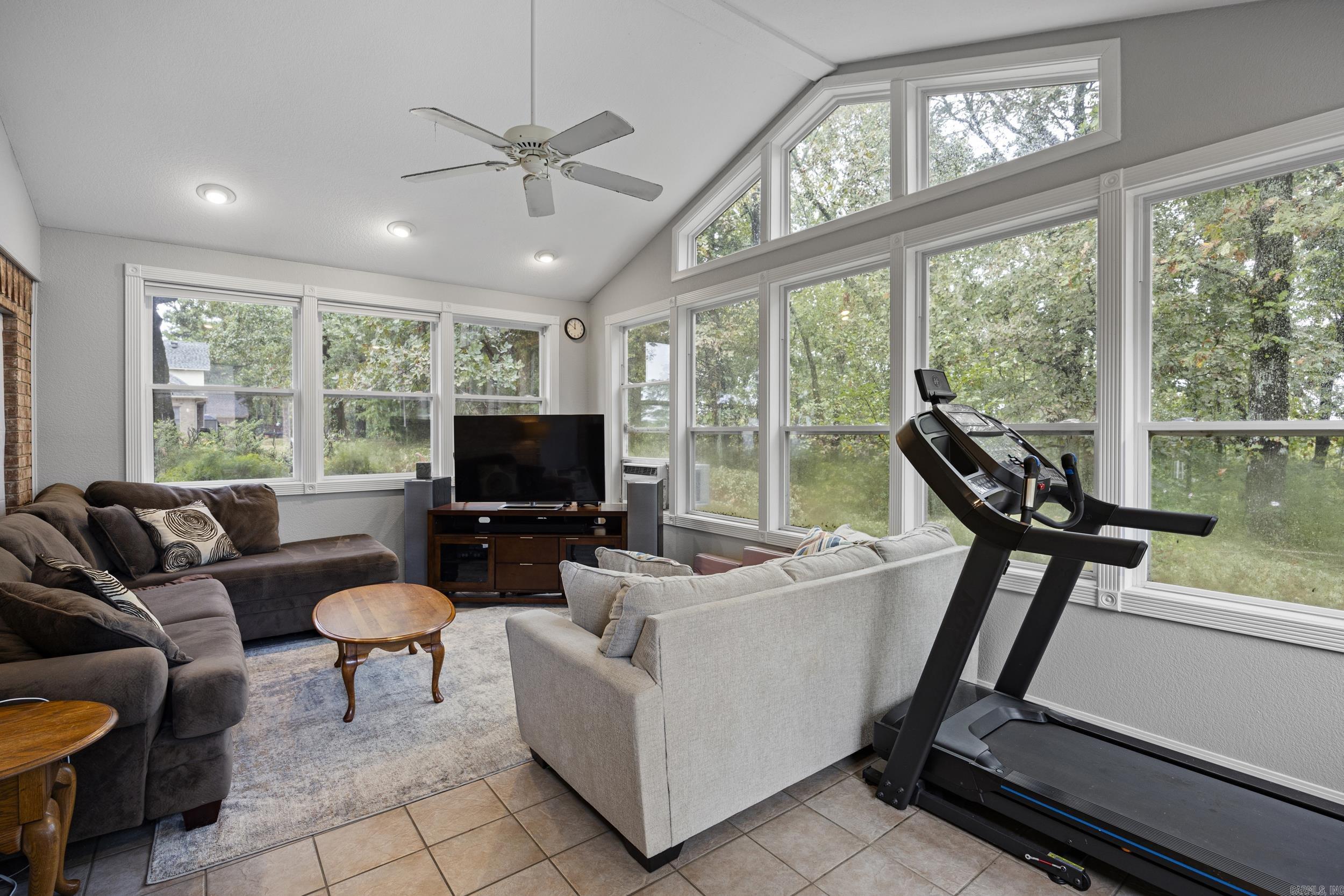 12 W Ridgeline Dr