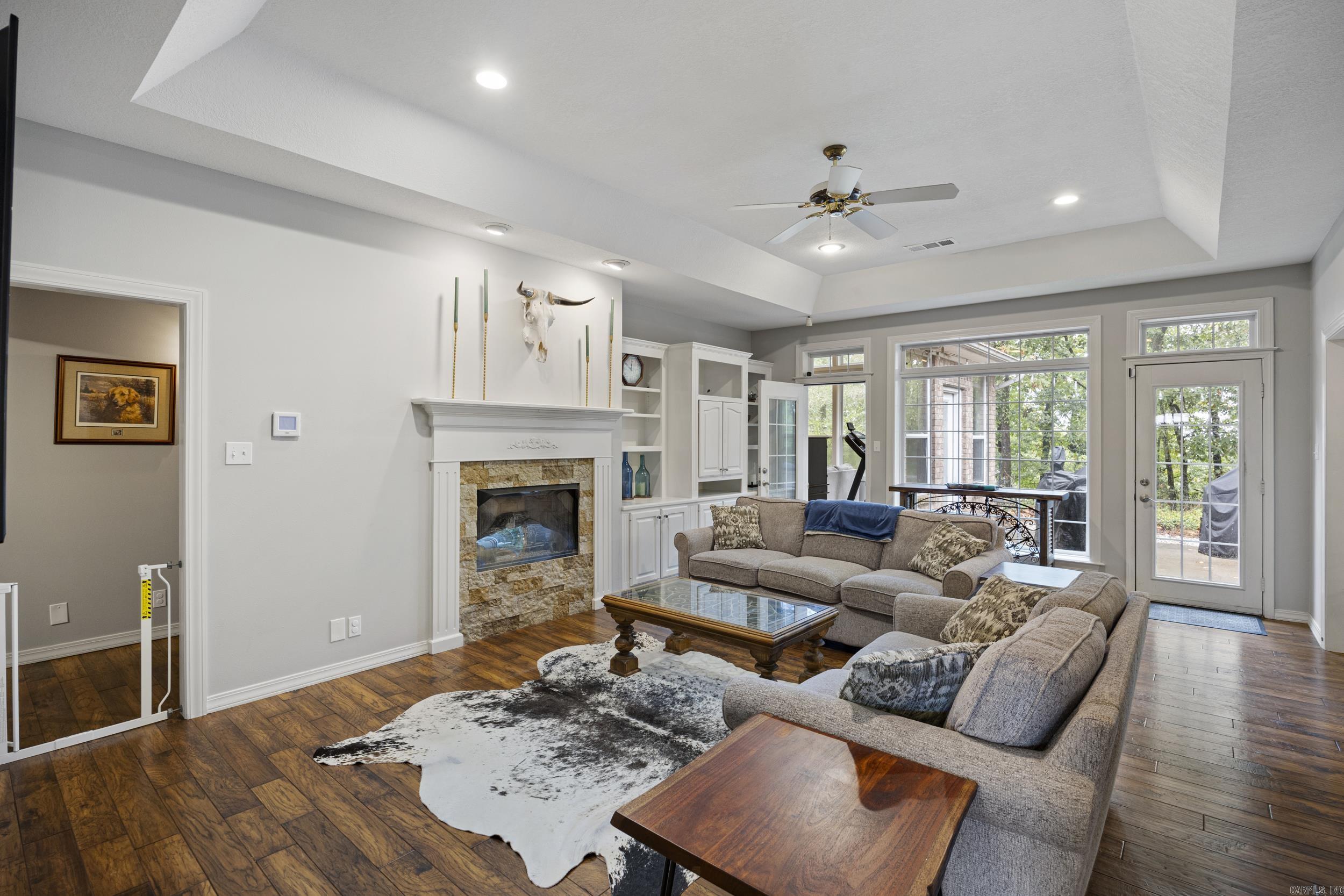 12 W Ridgeline Dr