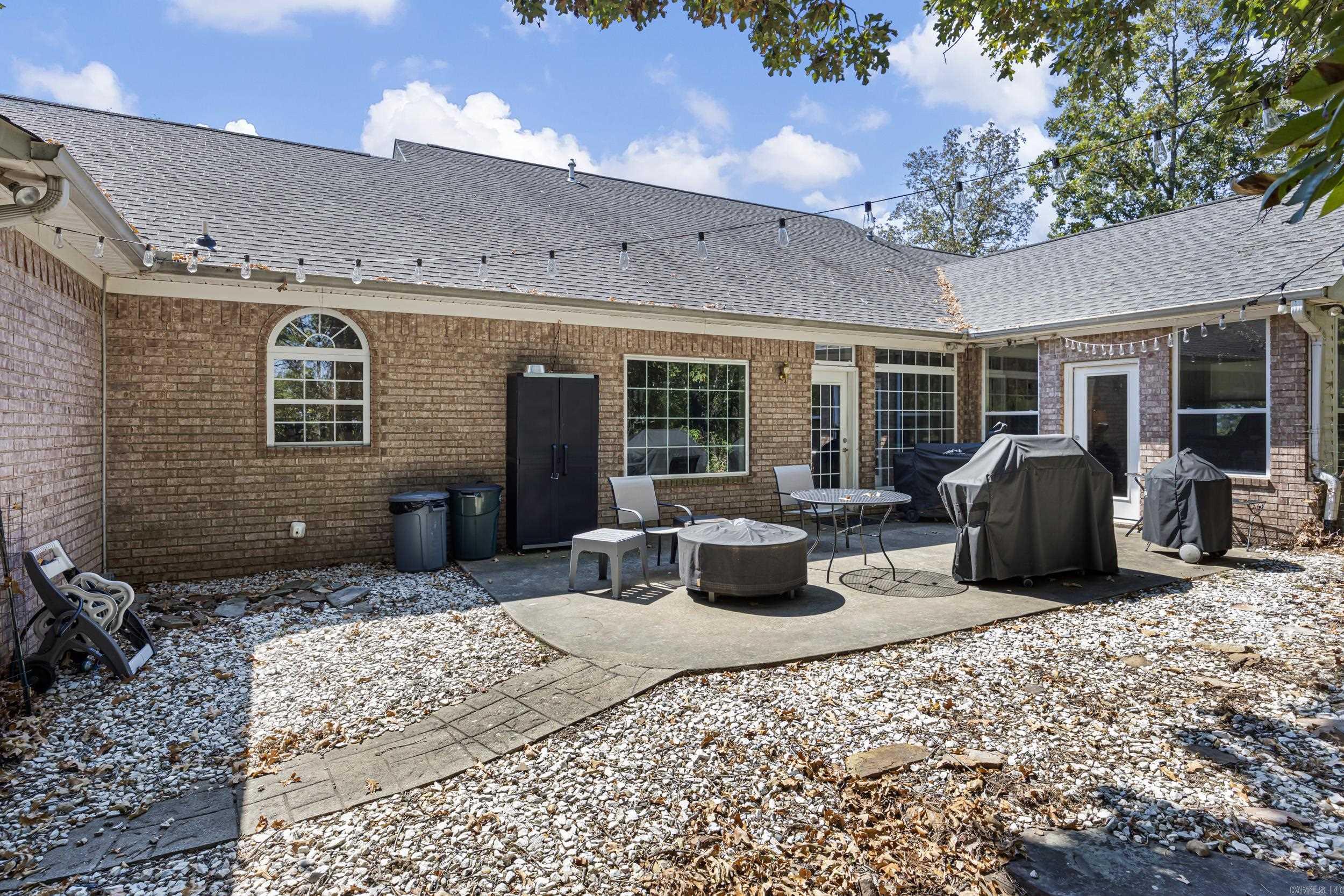 12 W Ridgeline Dr