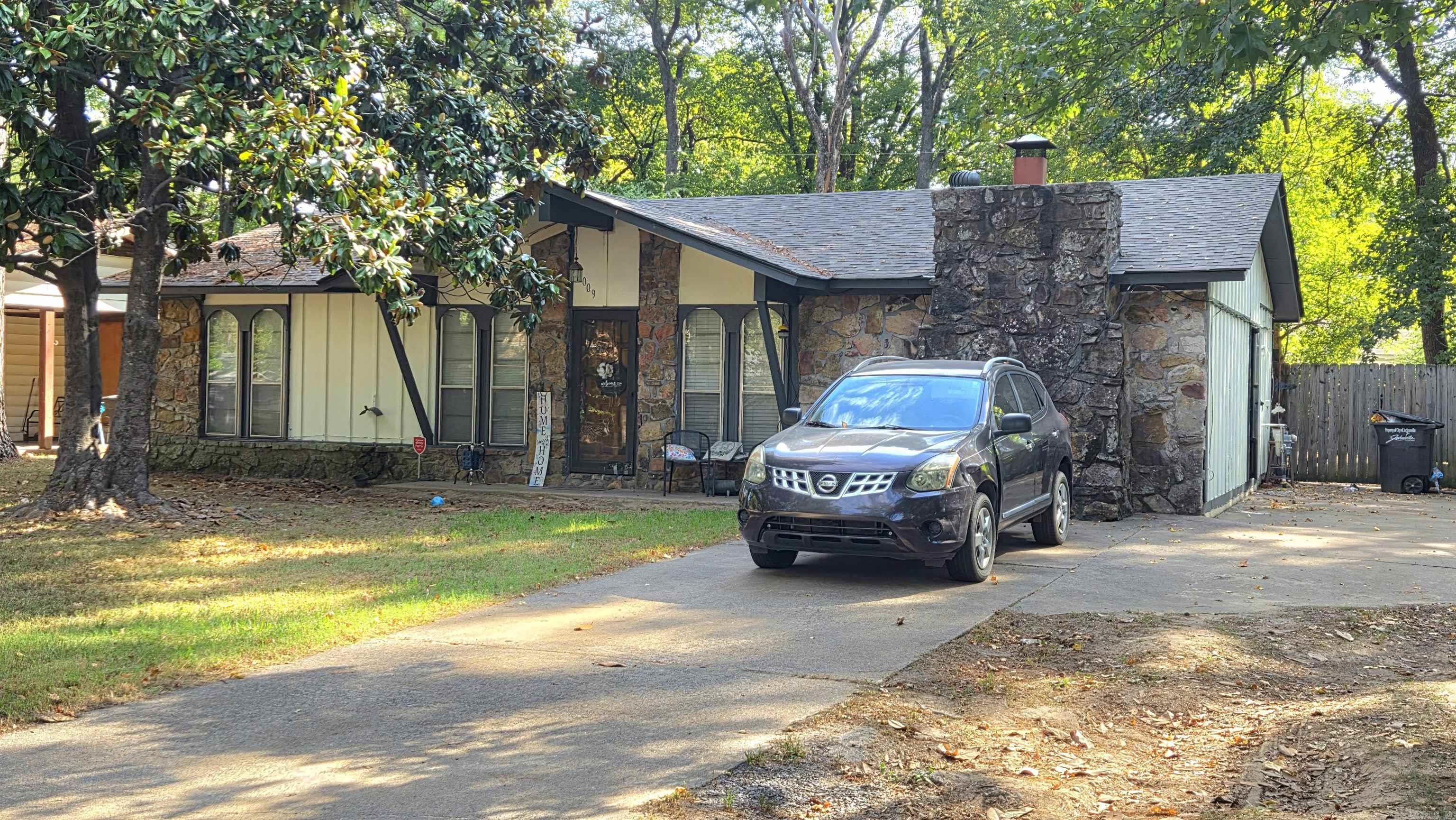 1009 Towering Oaks Dr