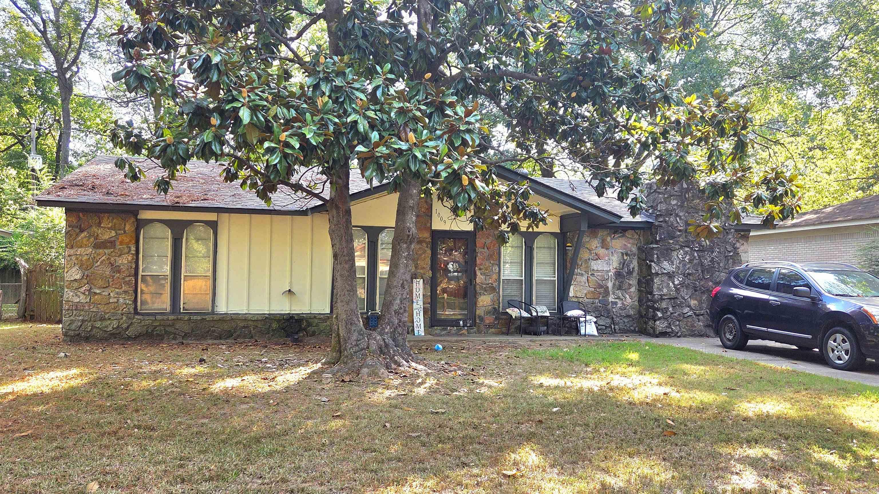 1009 Towering Oaks Dr