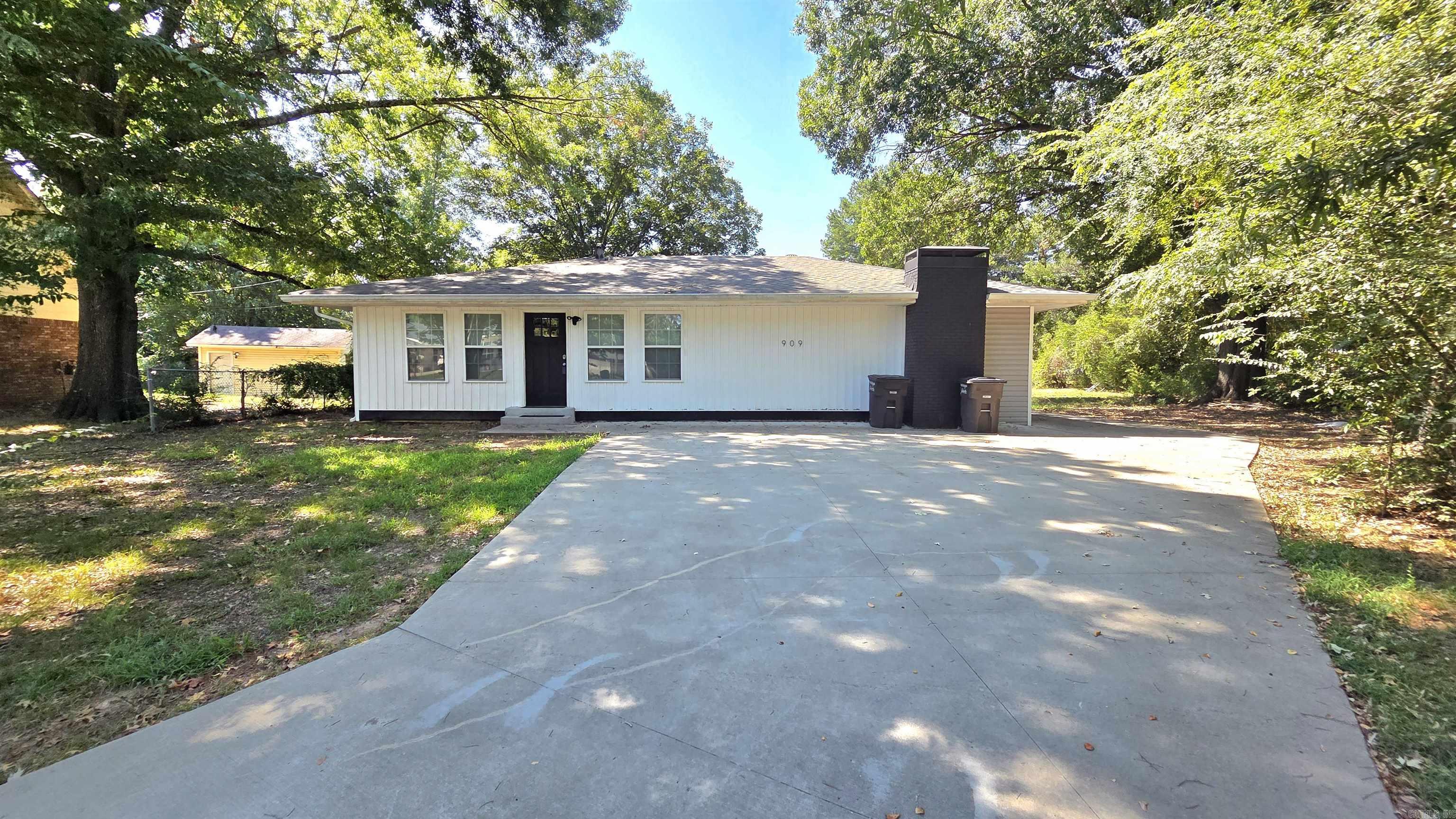 909 Shall Court