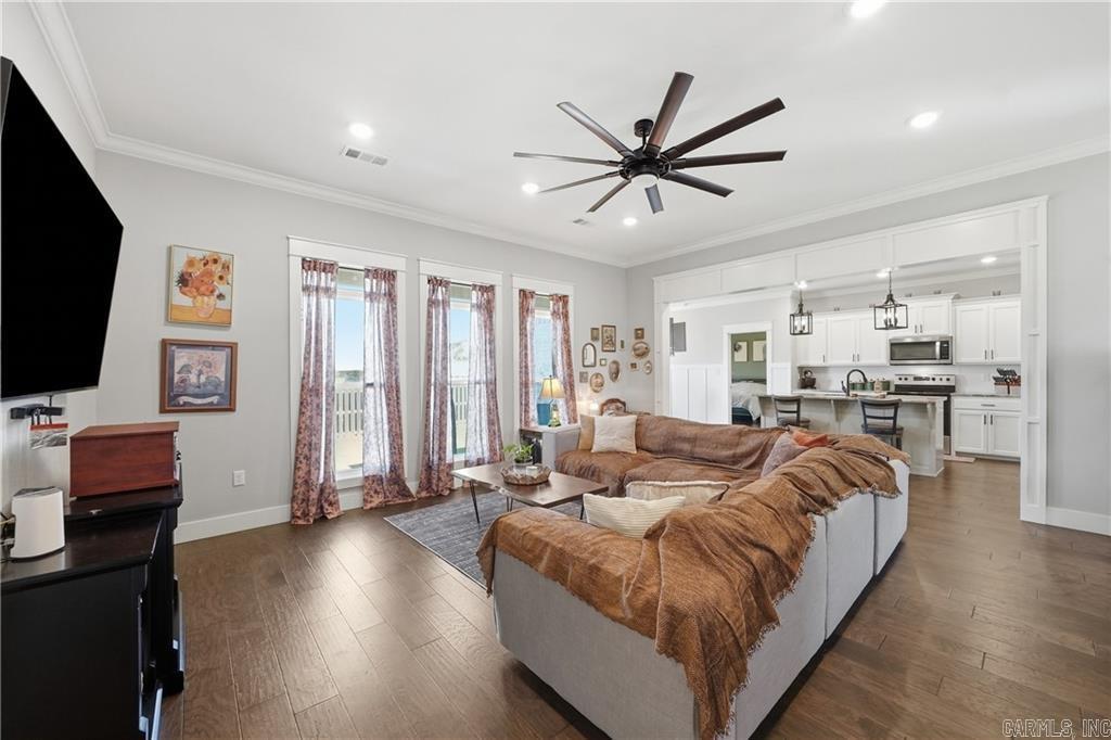 303 Promenade Cir