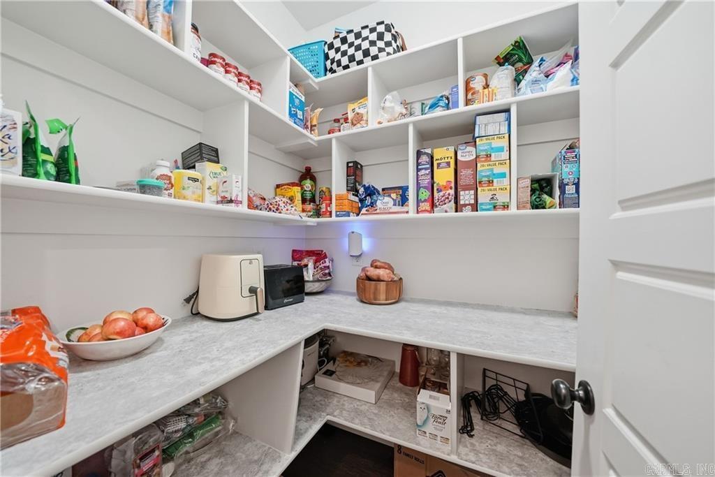 303 Promenade Cir