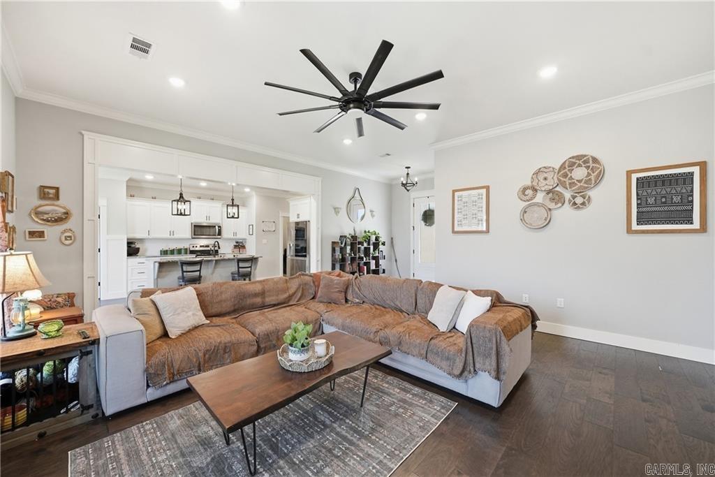 303 Promenade Cir