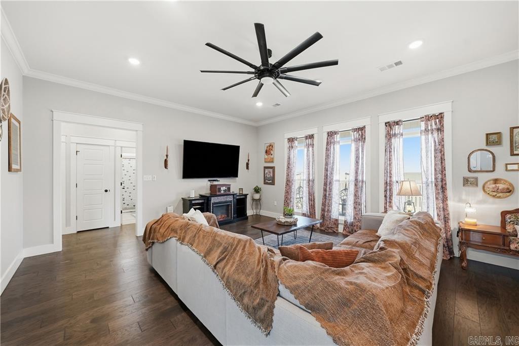 303 Promenade Cir