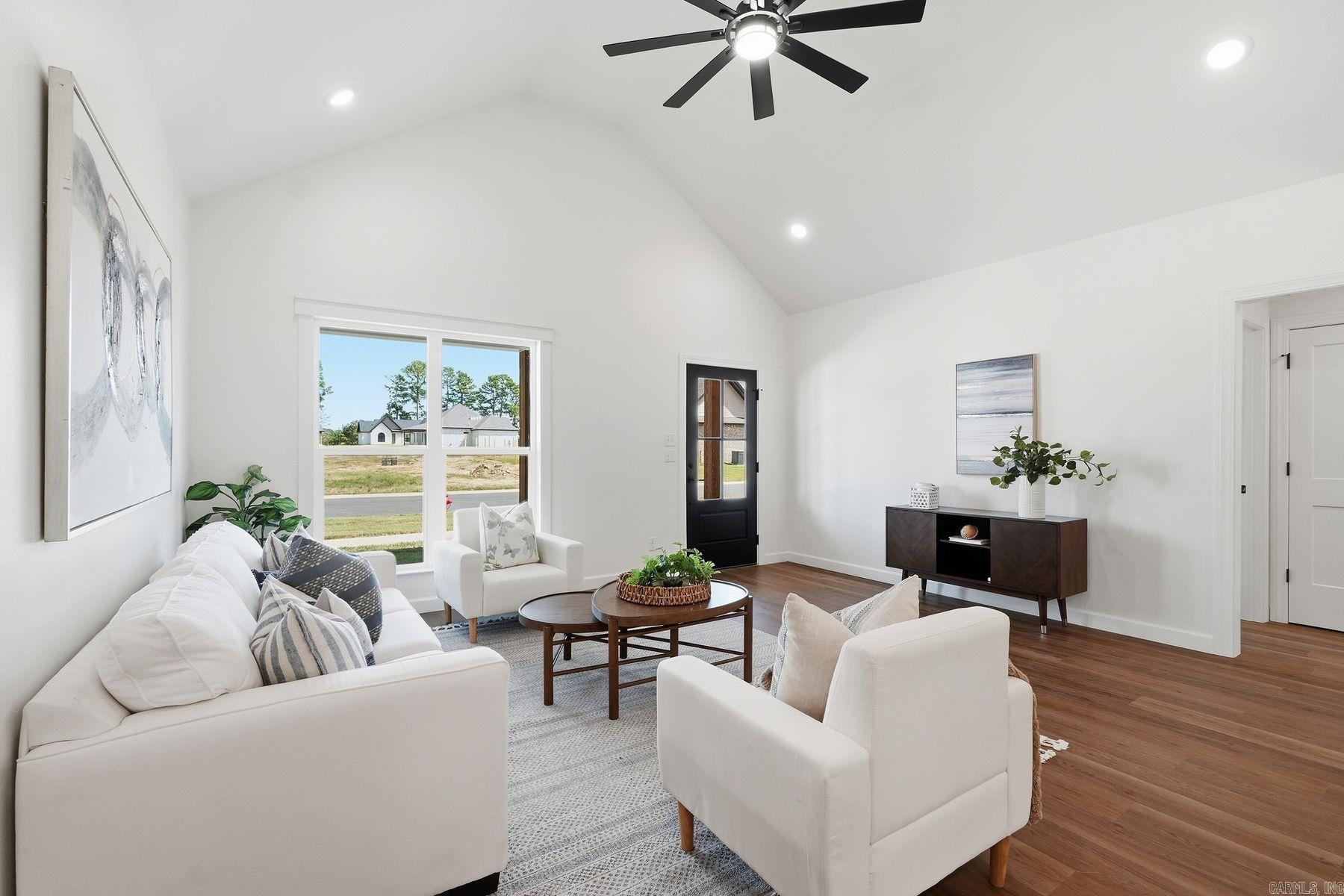 118 Riverstone Loop