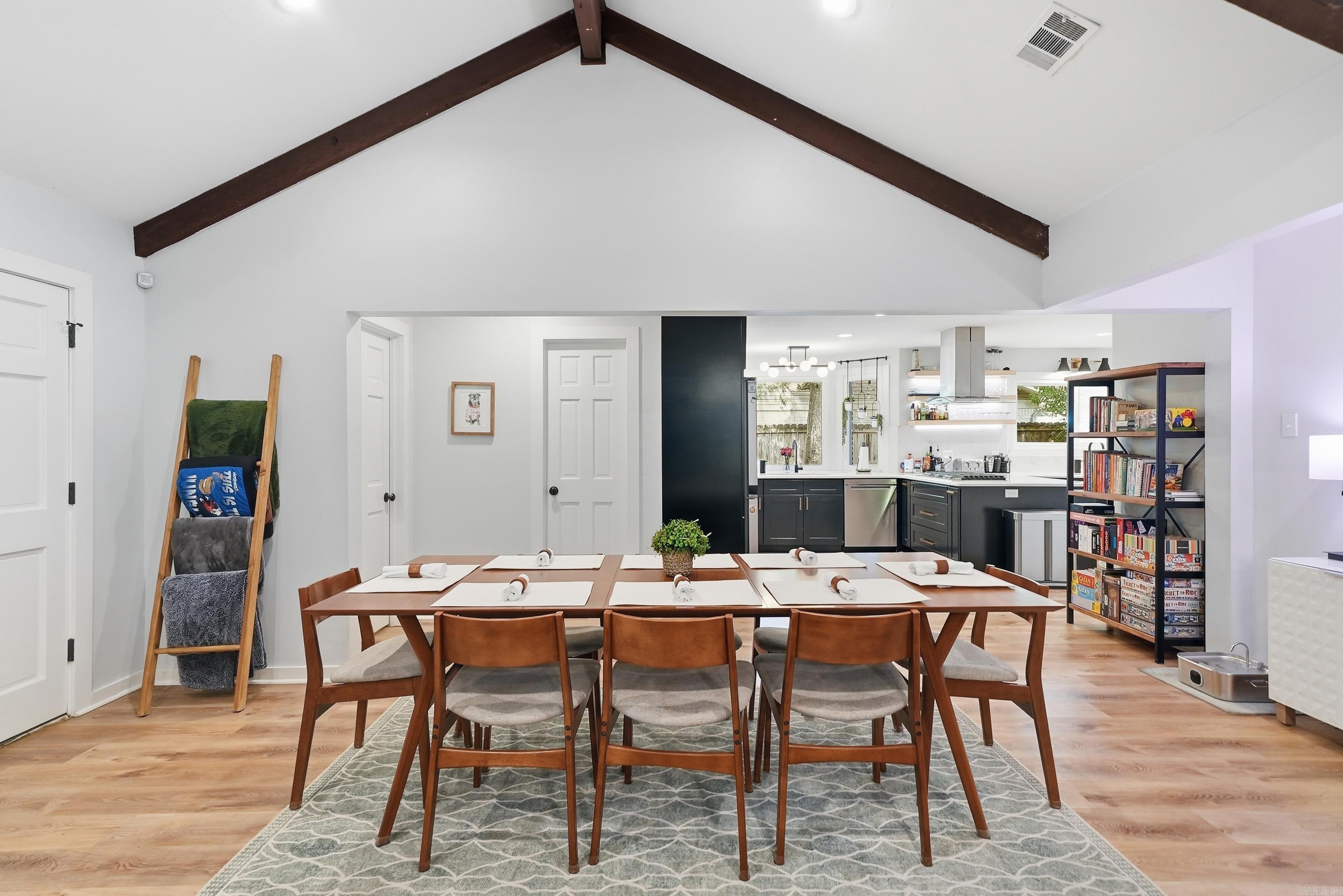 7 WOODBRIDGE Drive