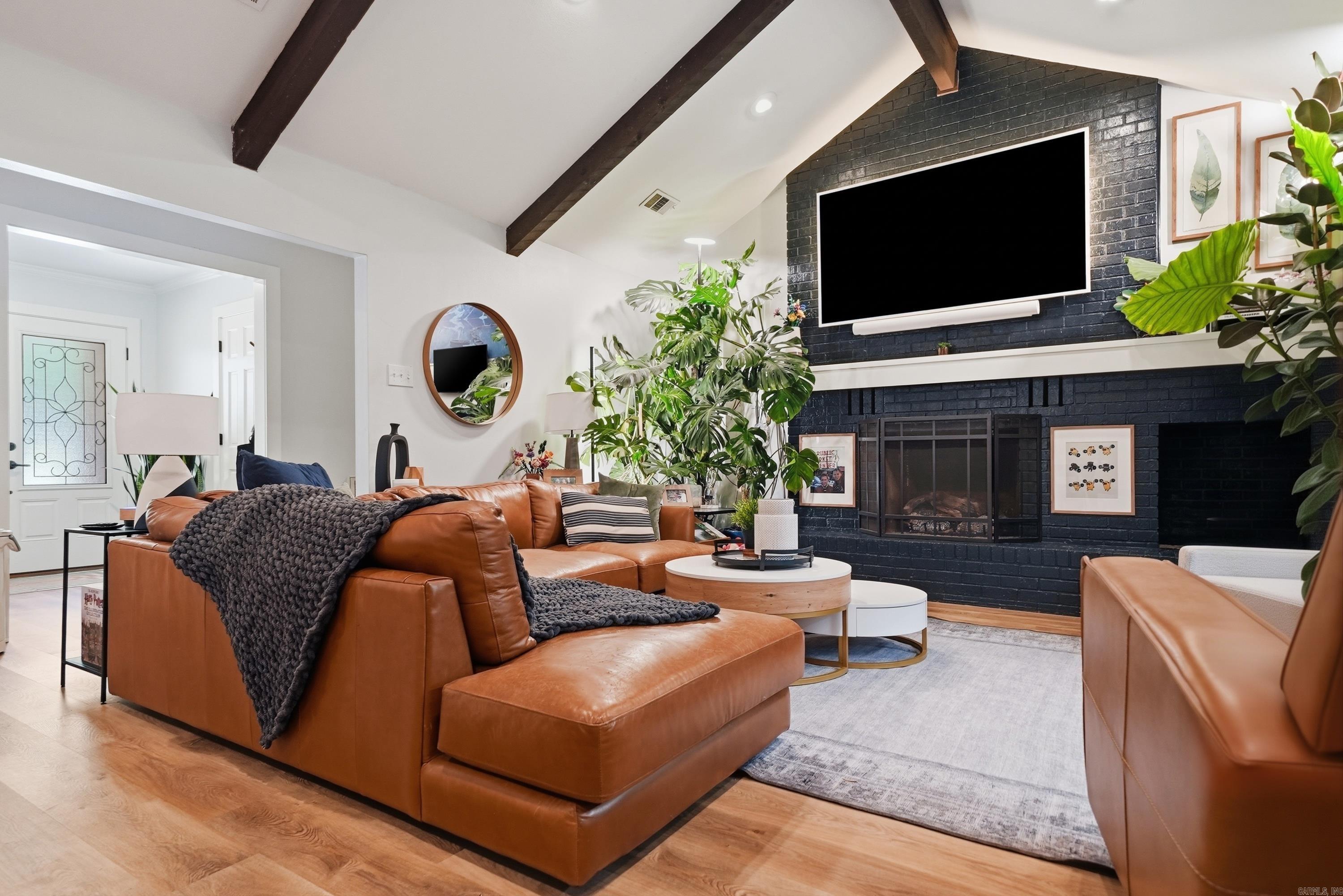 7 WOODBRIDGE Drive