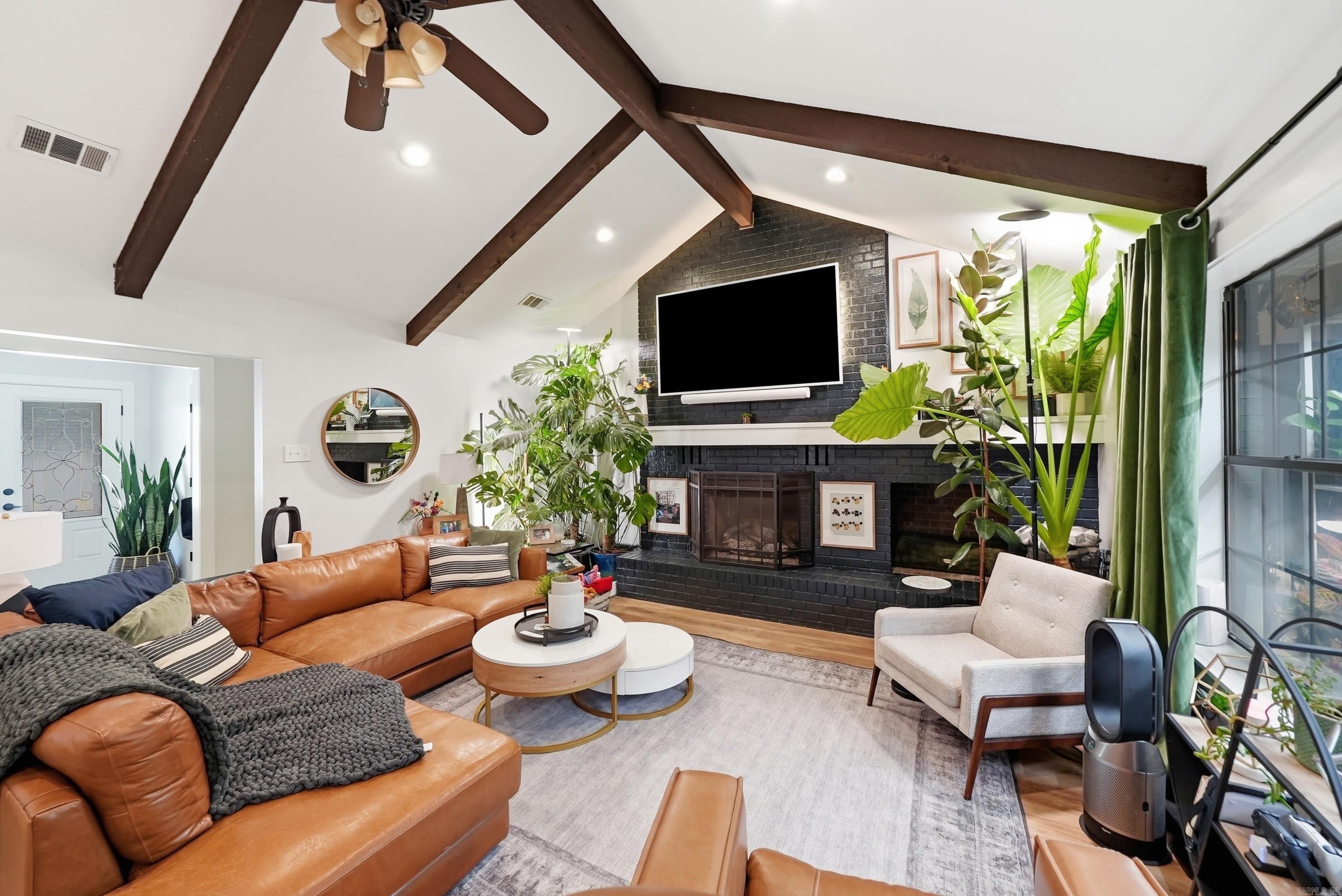 7 WOODBRIDGE Drive