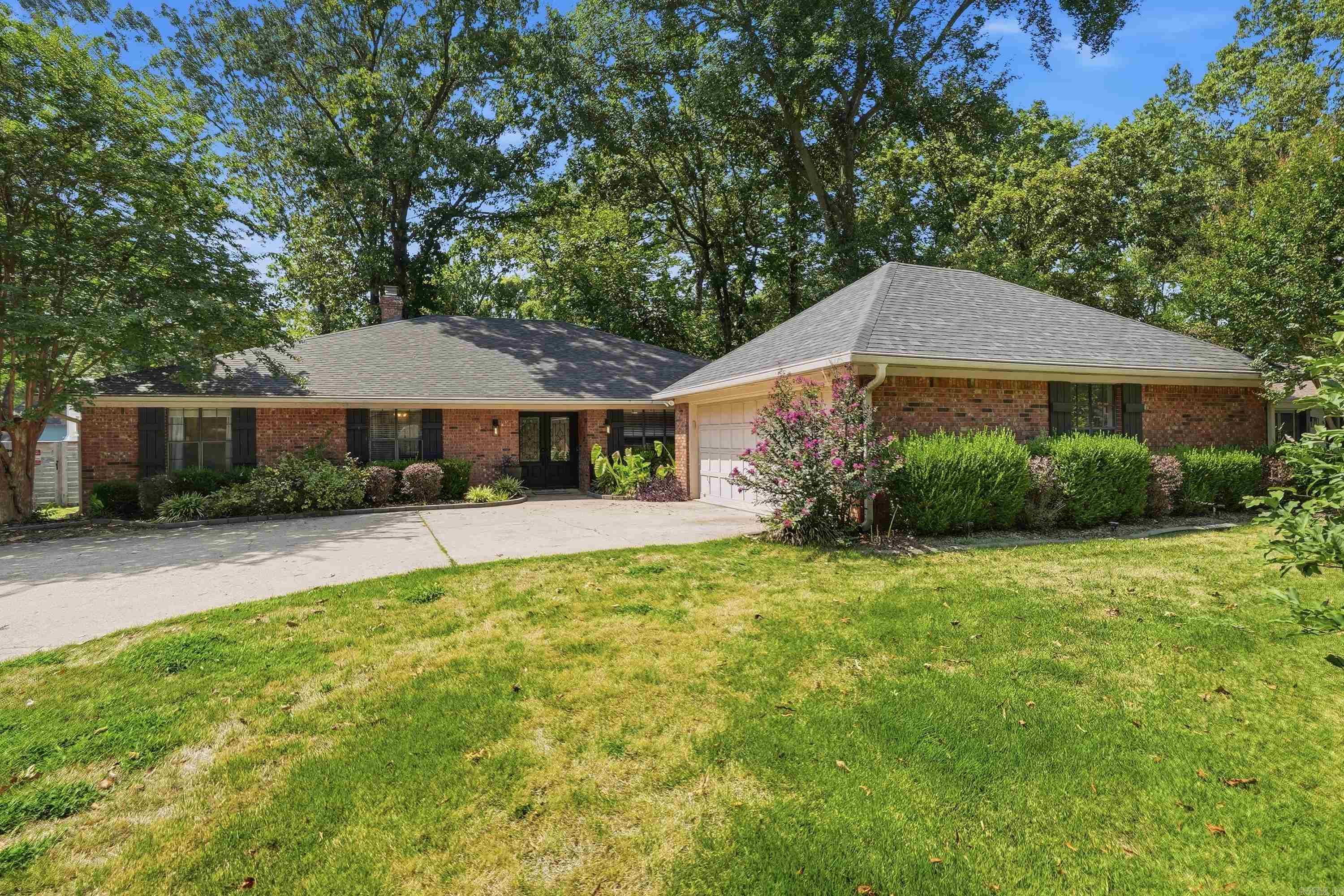 7 WOODBRIDGE Drive