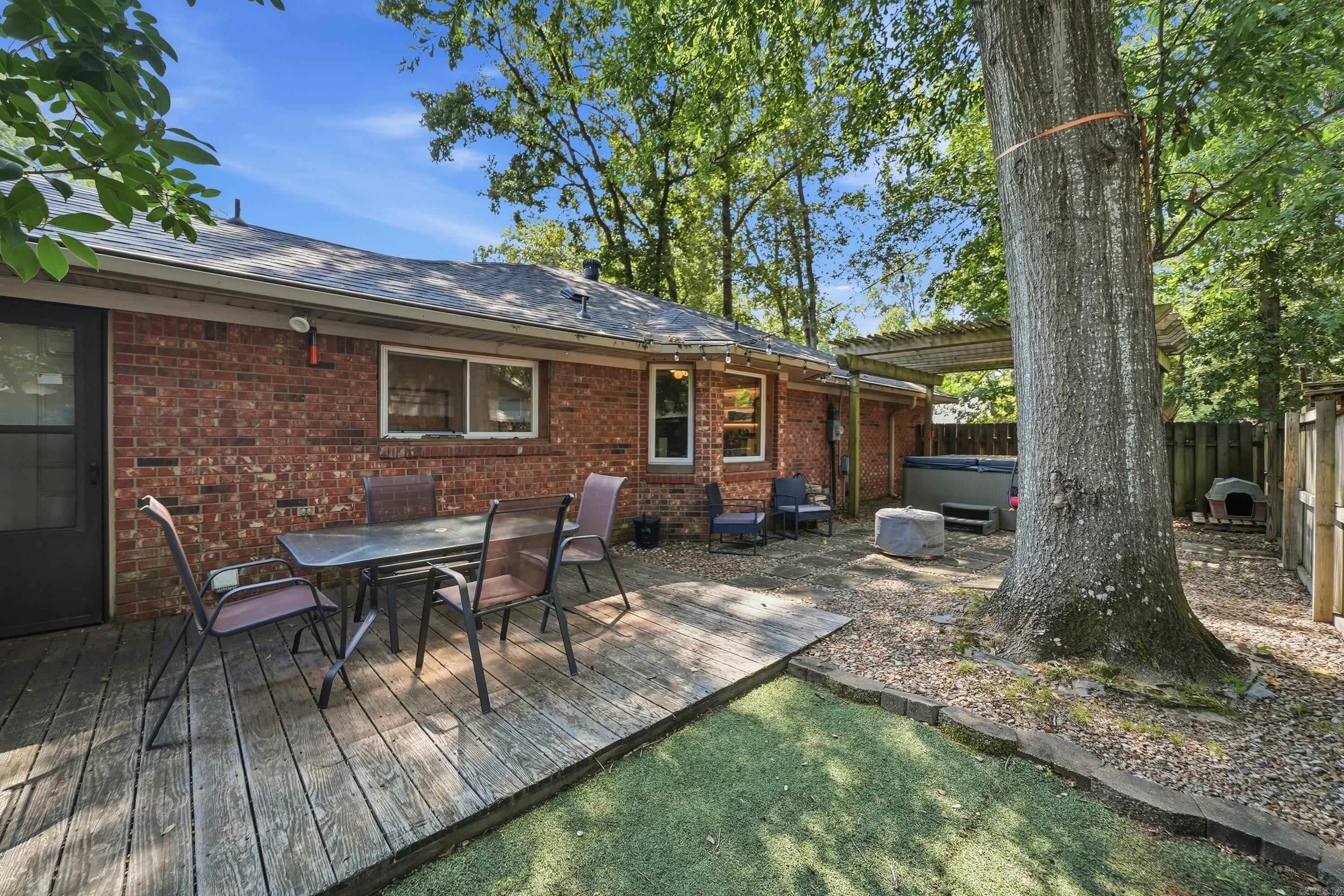 7 WOODBRIDGE Drive