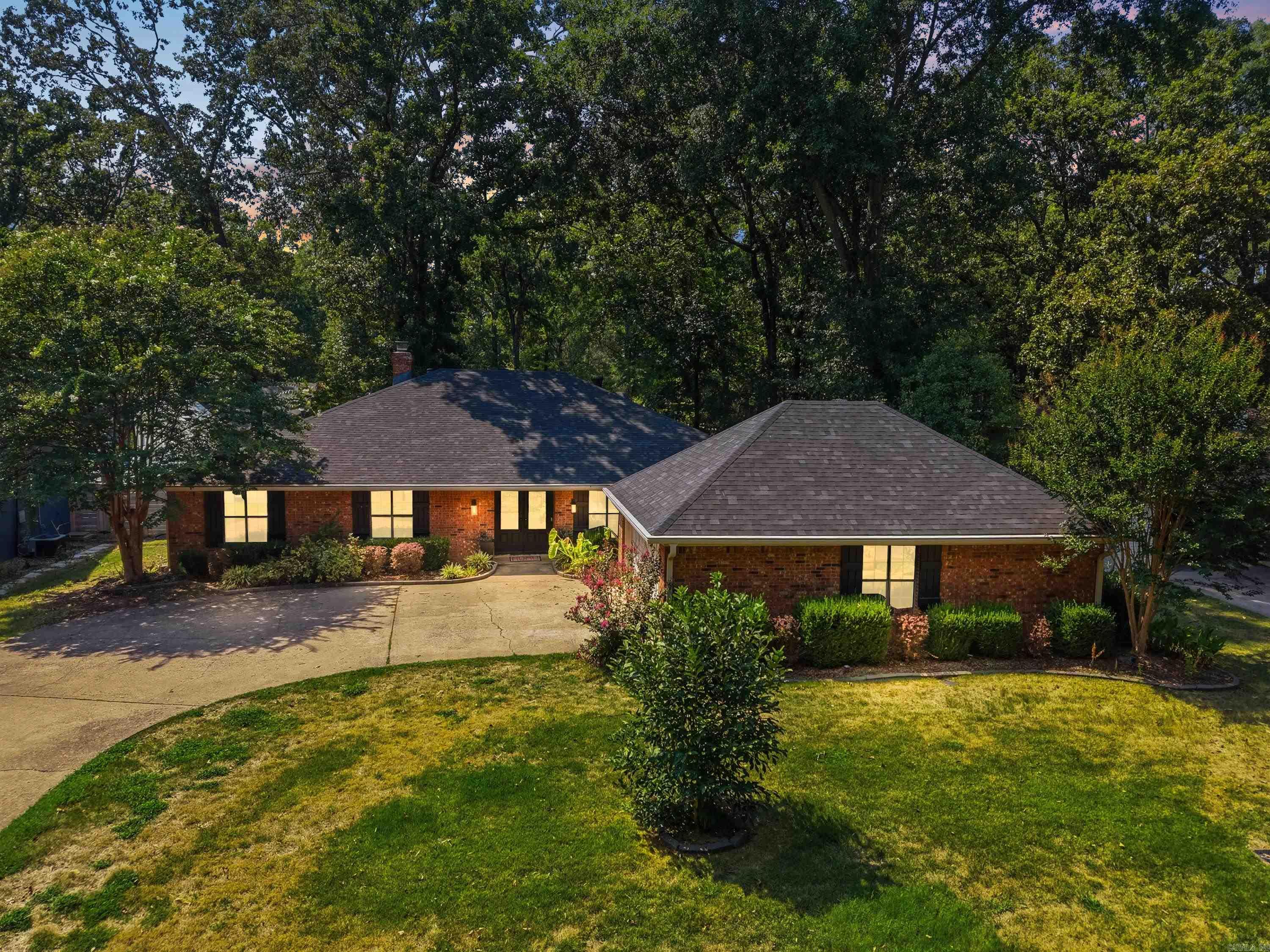 7 WOODBRIDGE Drive