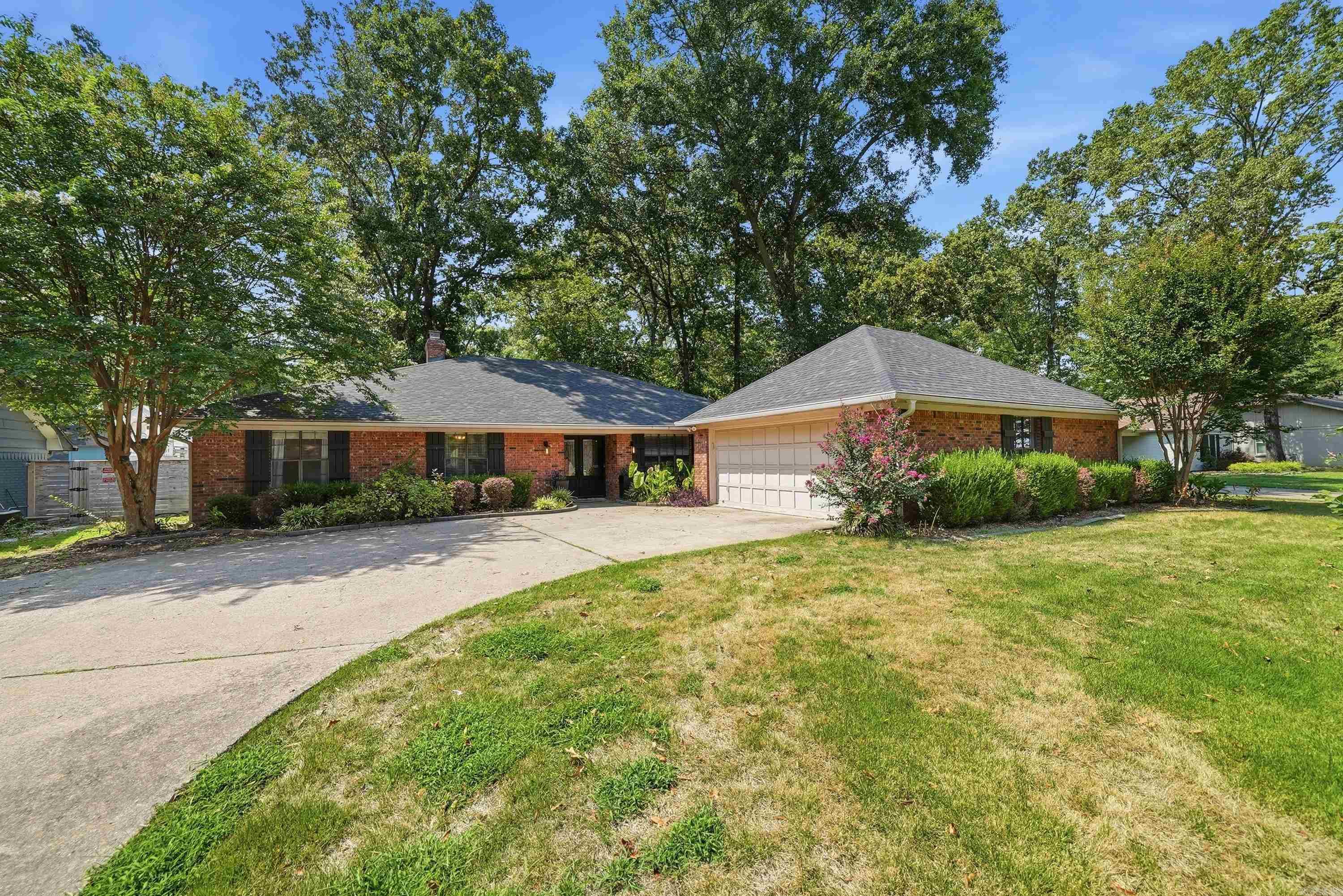 7 WOODBRIDGE Drive