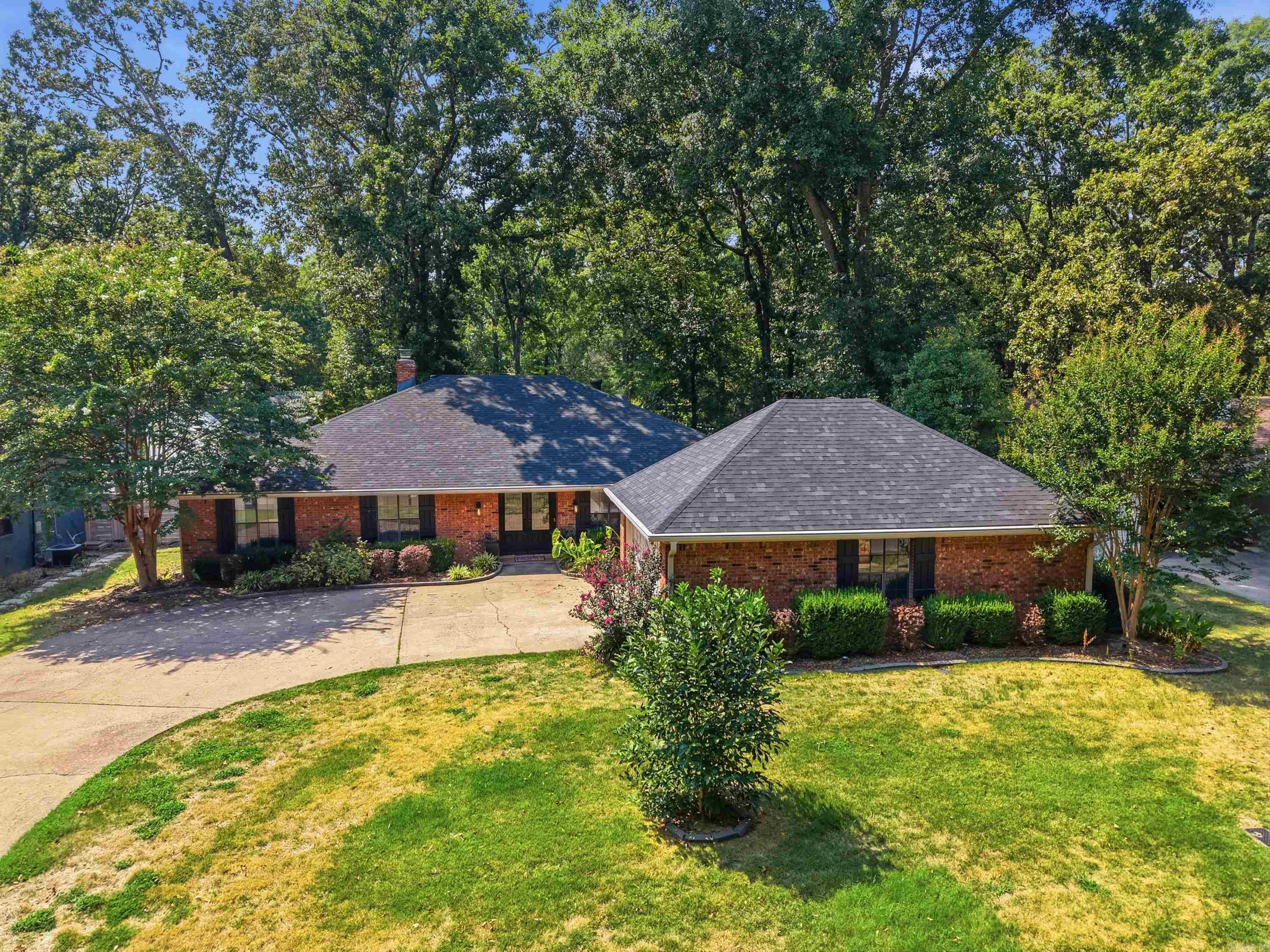 7 WOODBRIDGE Drive