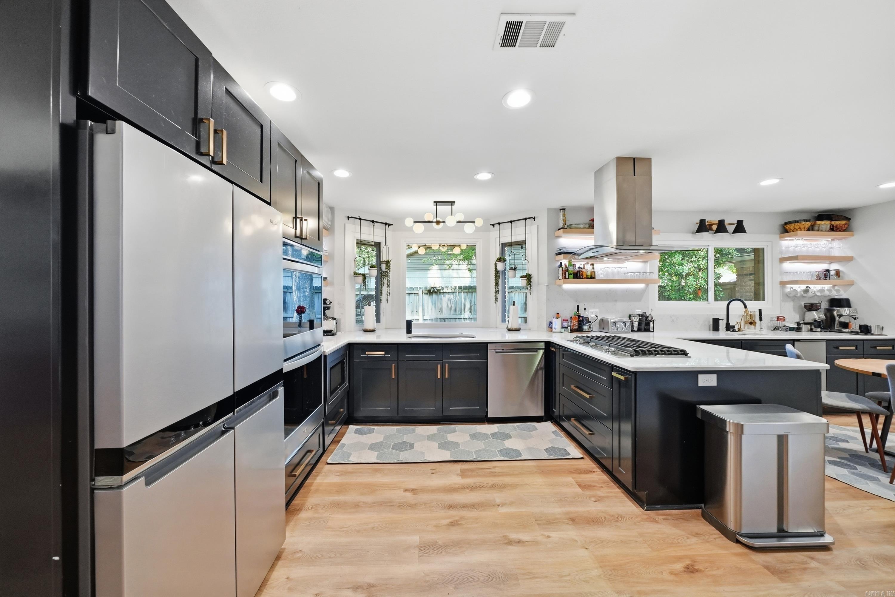 7 WOODBRIDGE Drive