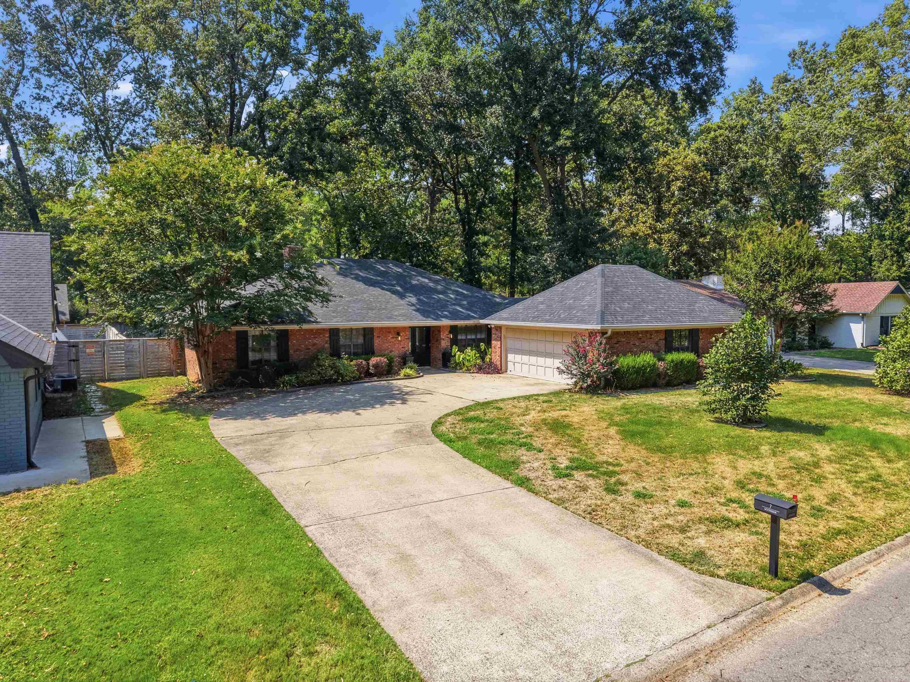 7 WOODBRIDGE Drive
