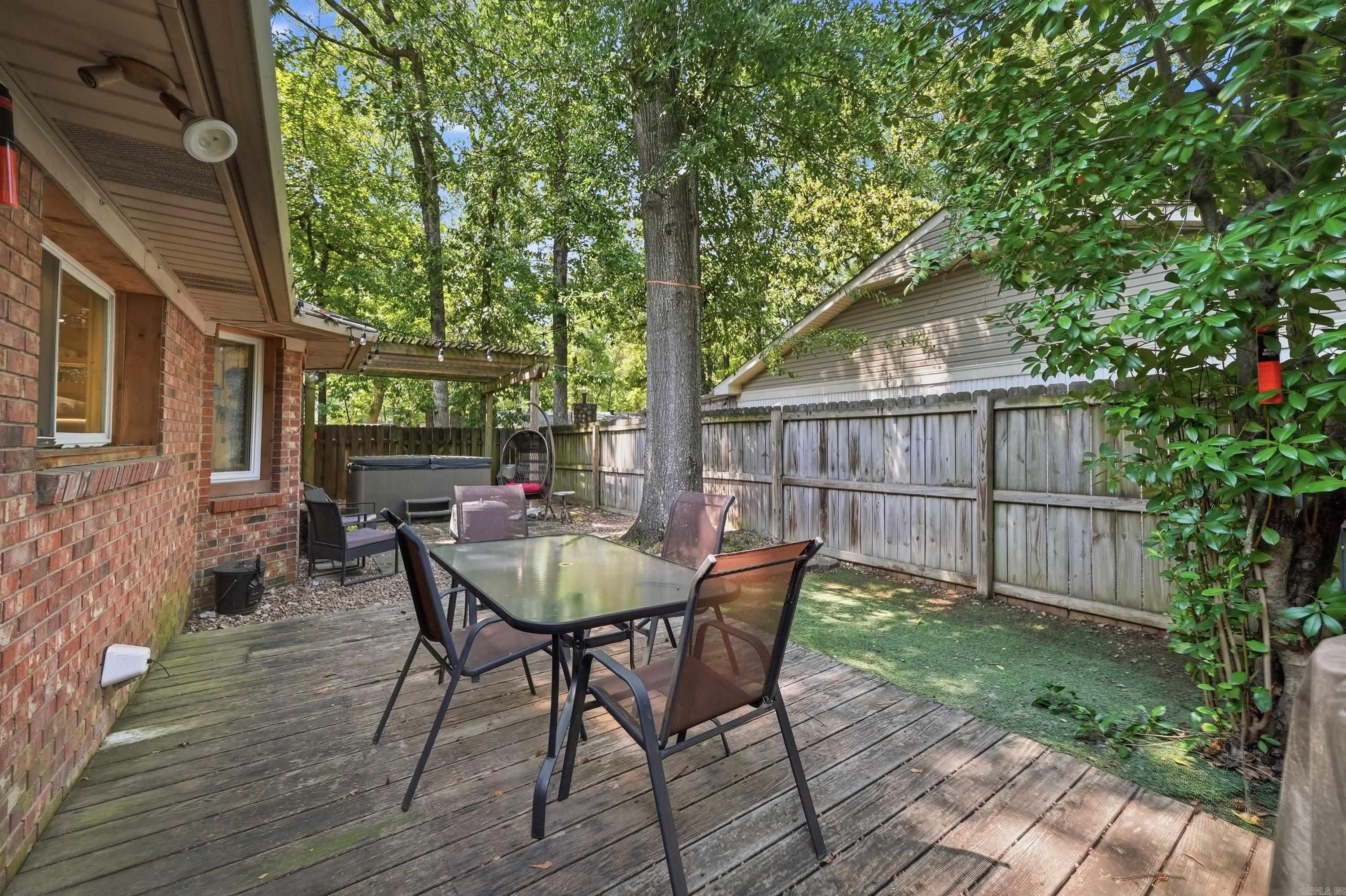 7 WOODBRIDGE Drive