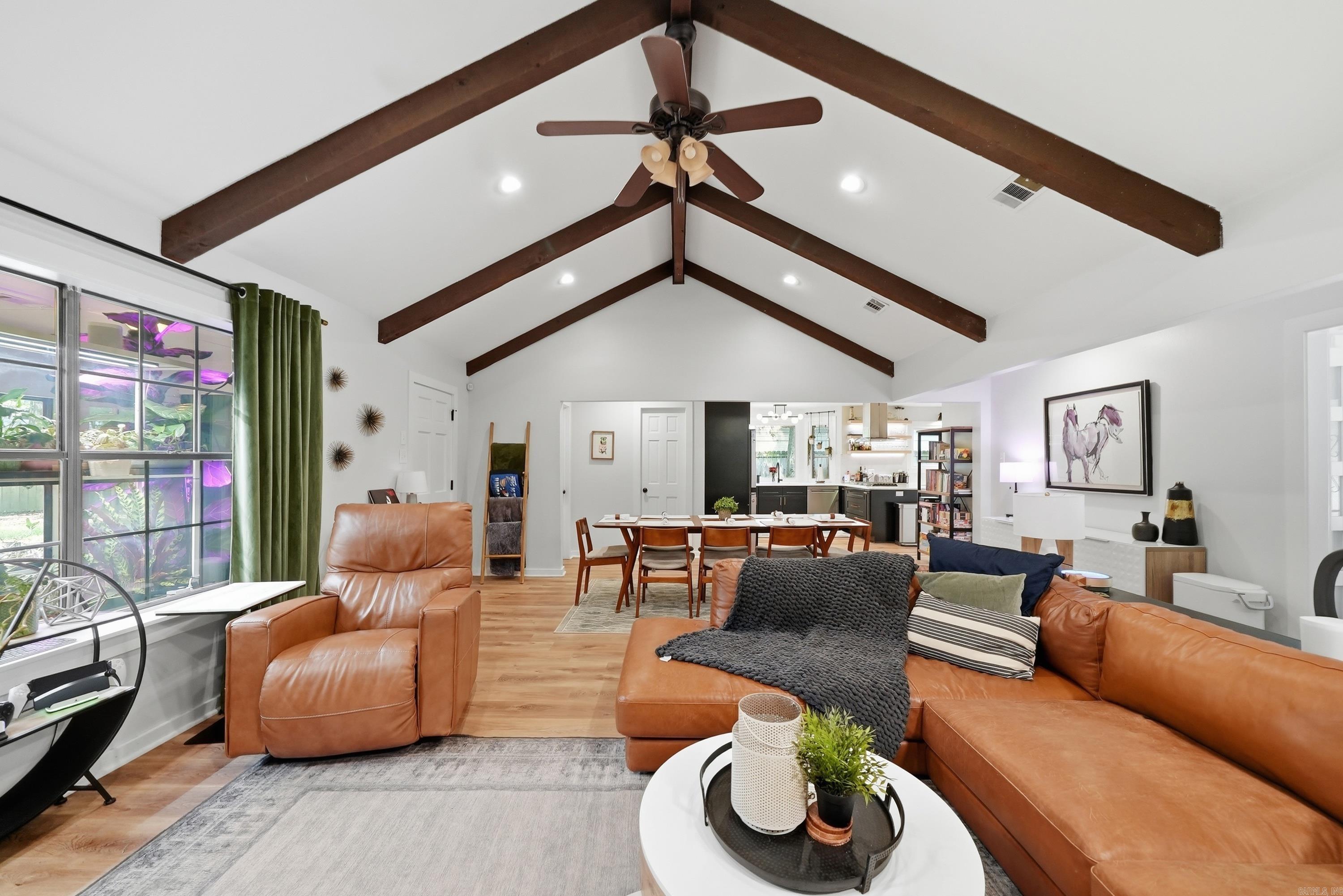 7 WOODBRIDGE Drive
