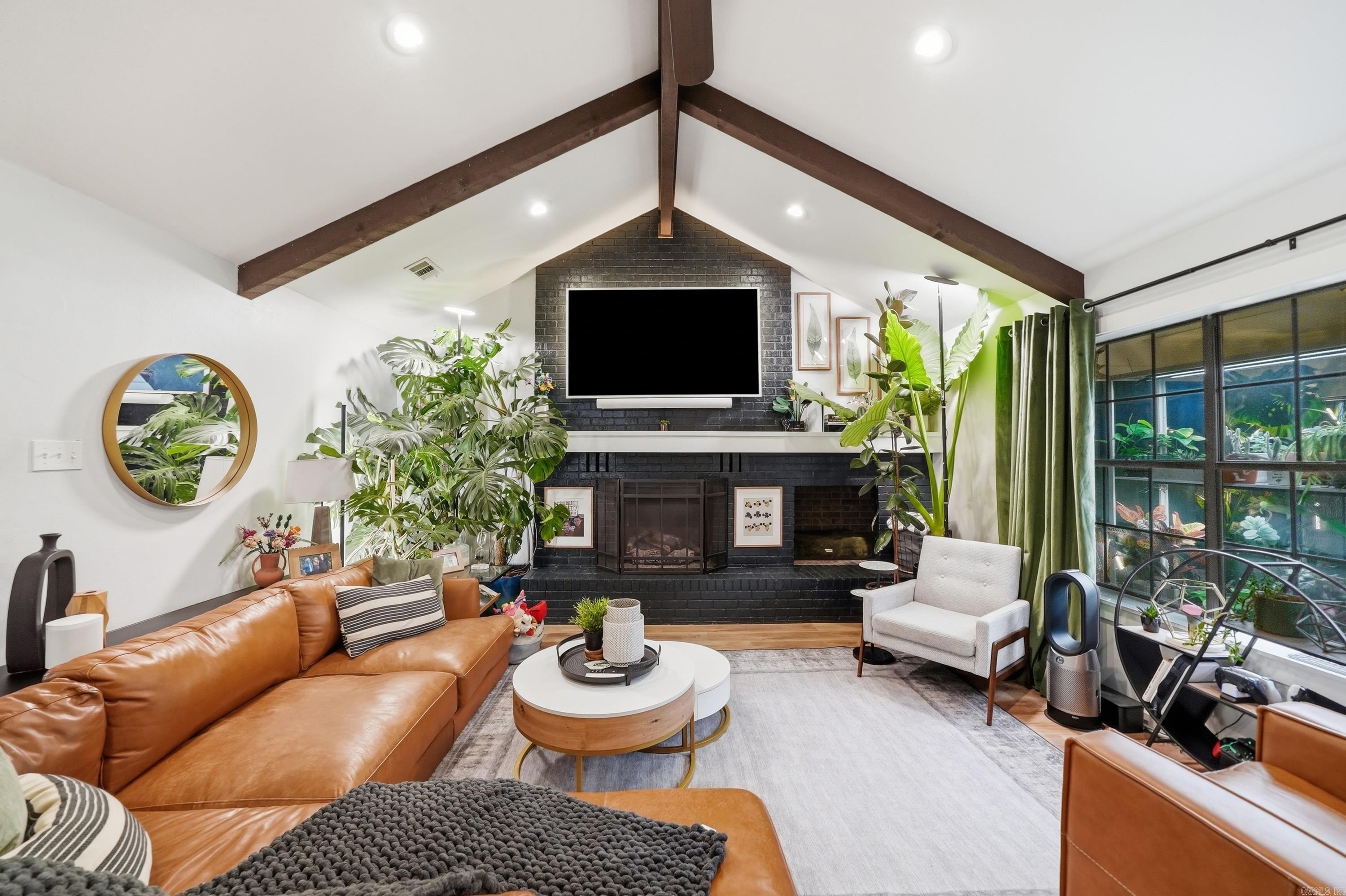7 WOODBRIDGE Drive
