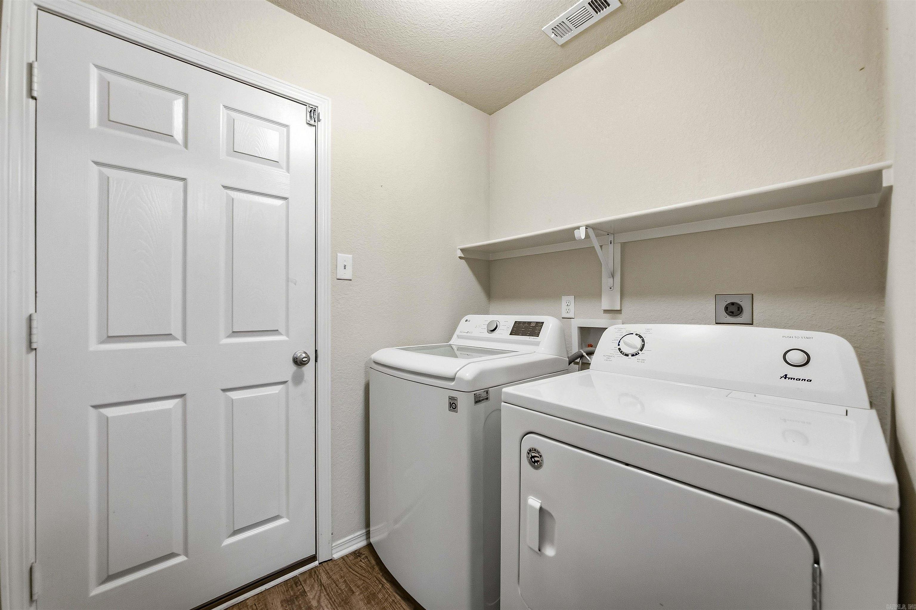 7130 Woodsgate Cove