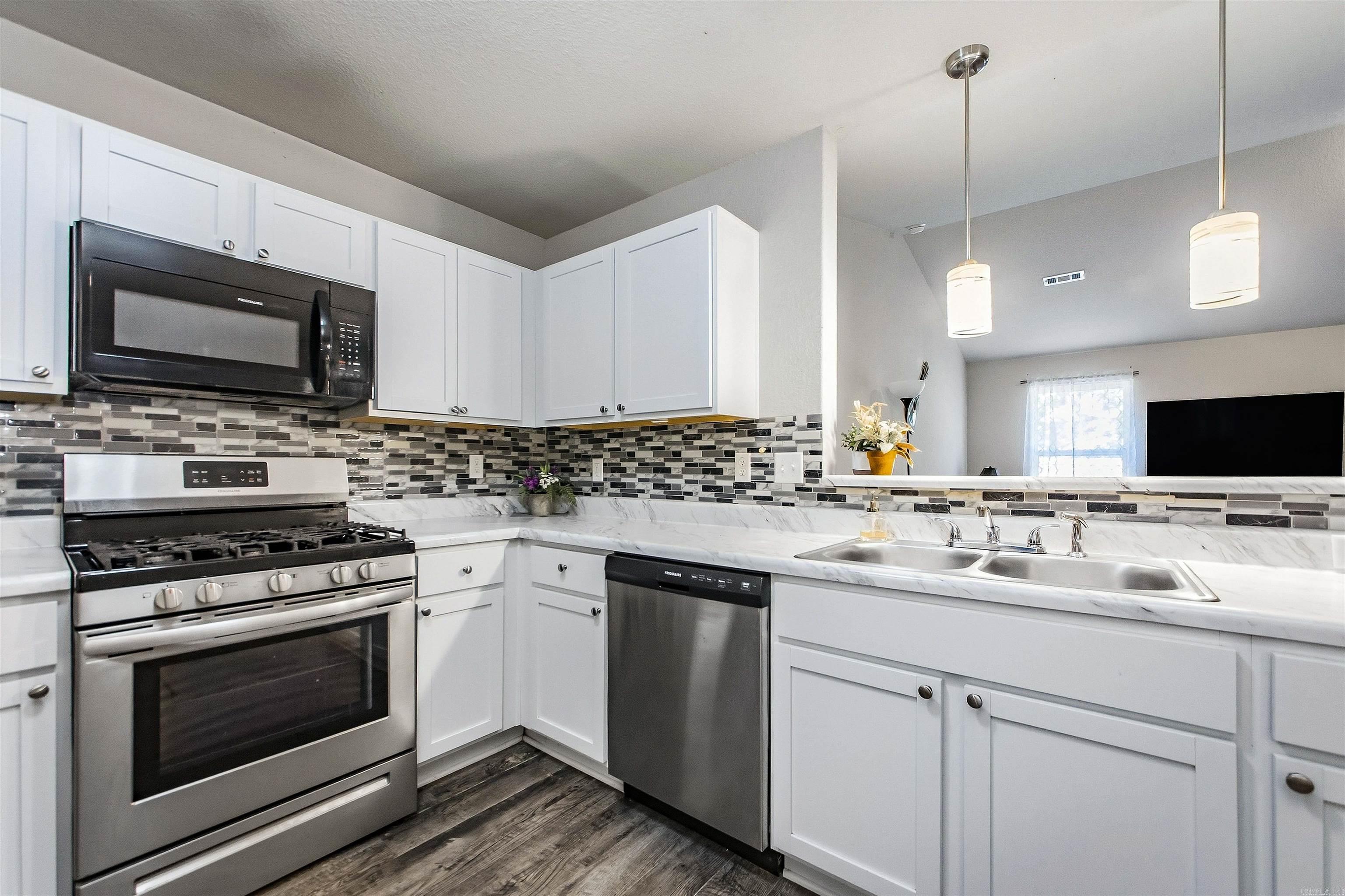 7130 Woodsgate Cove
