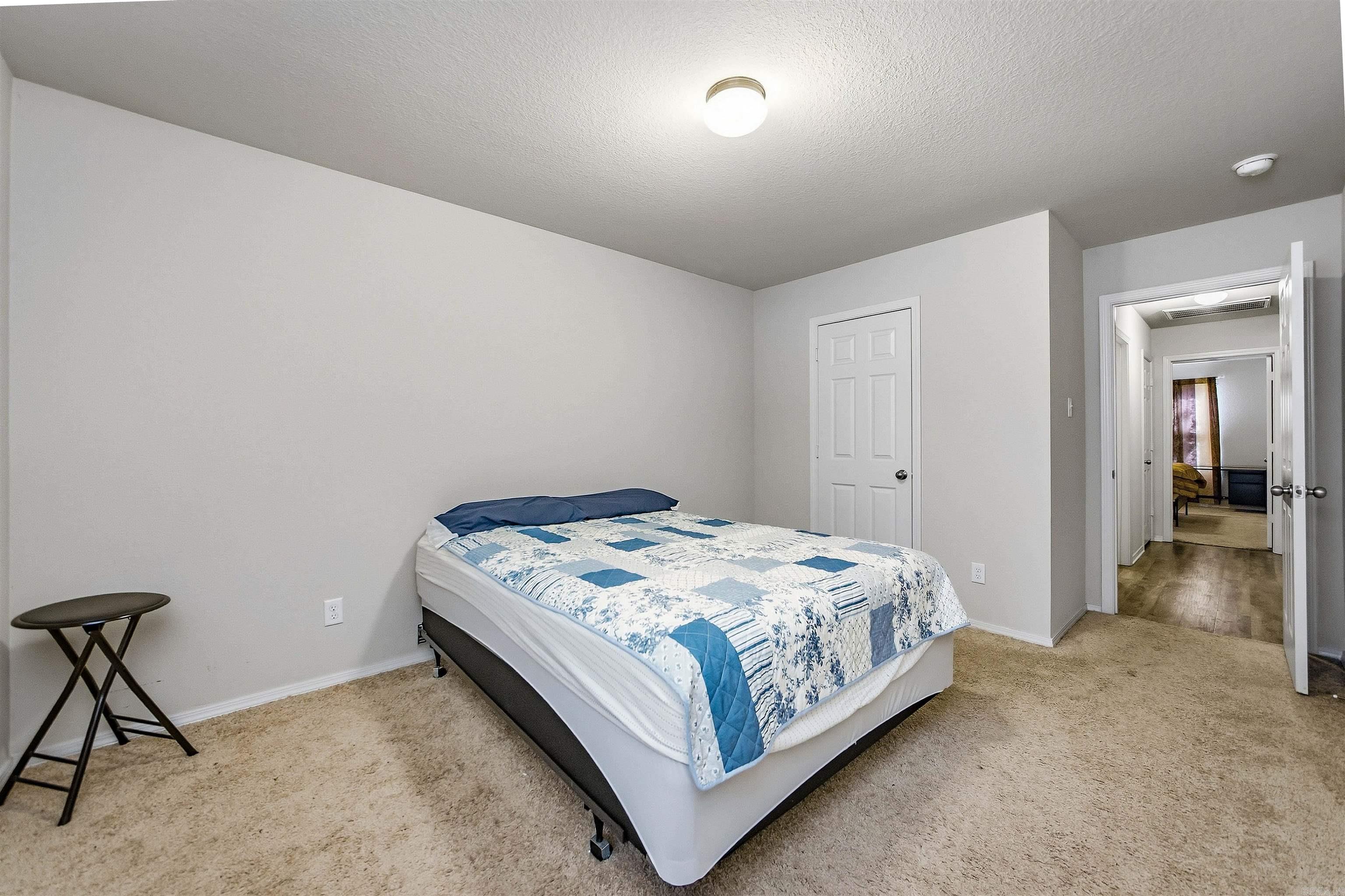 7130 Woodsgate Cove