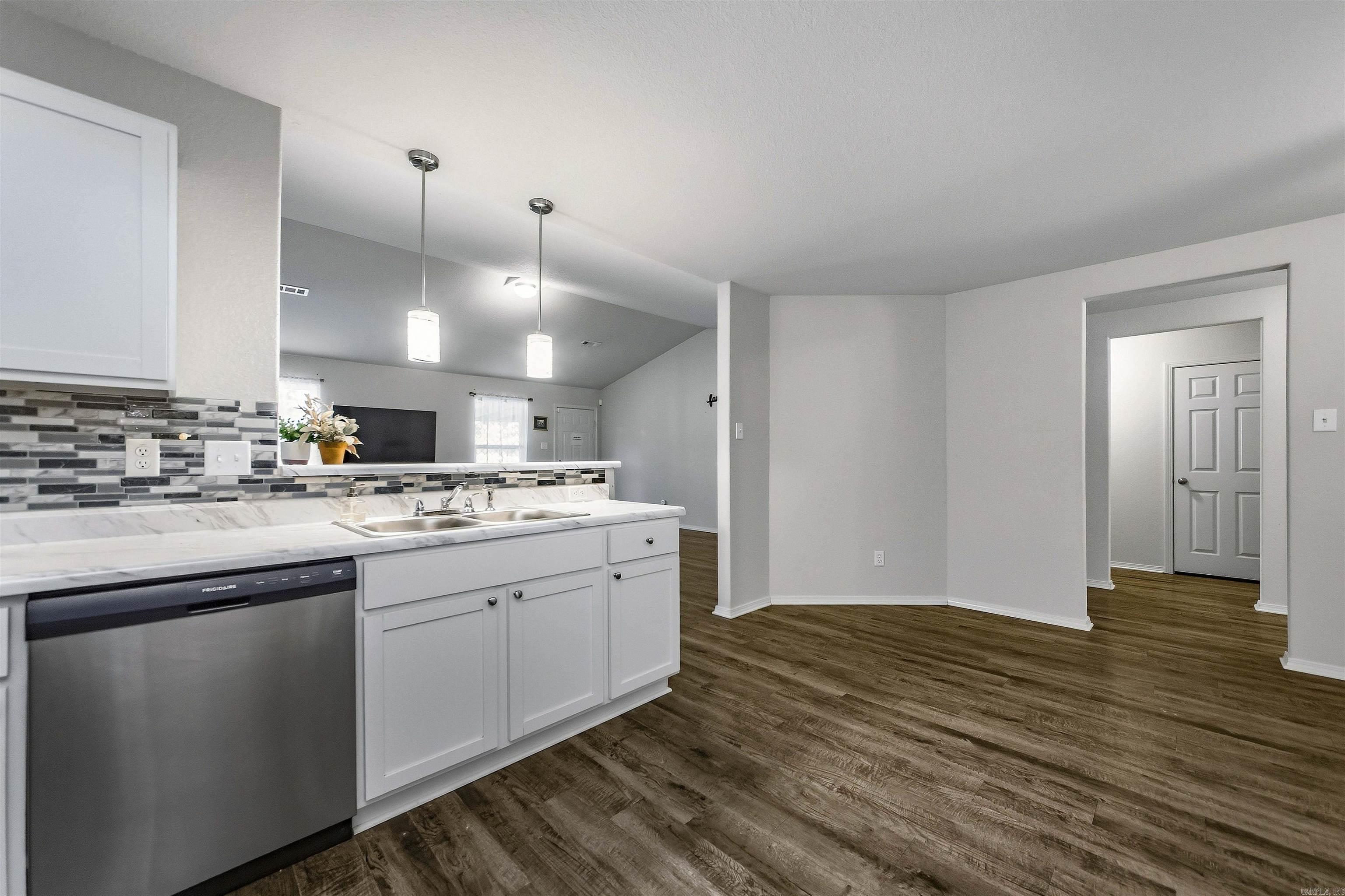 7130 Woodsgate Cove