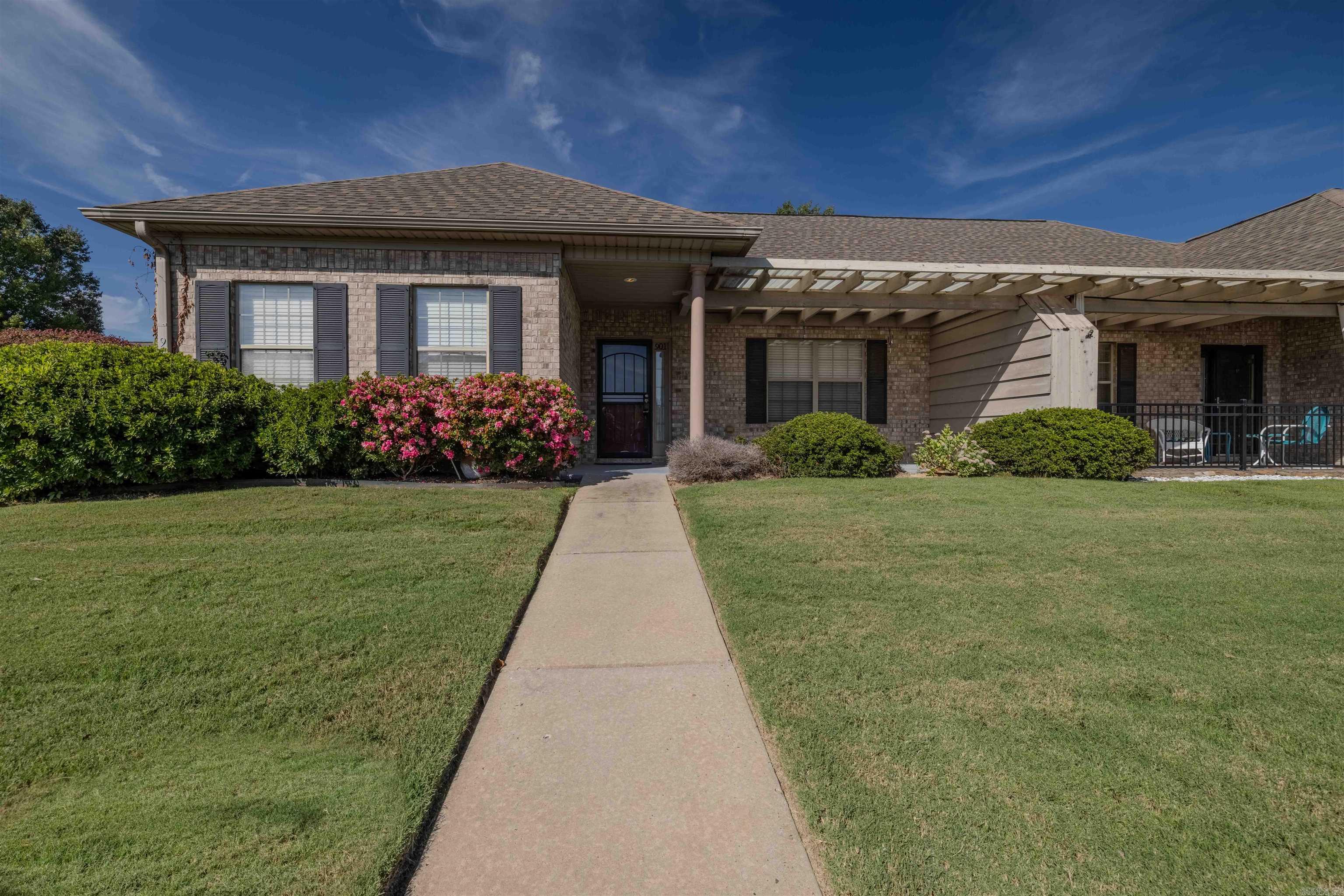 901 Stagecoach Village
