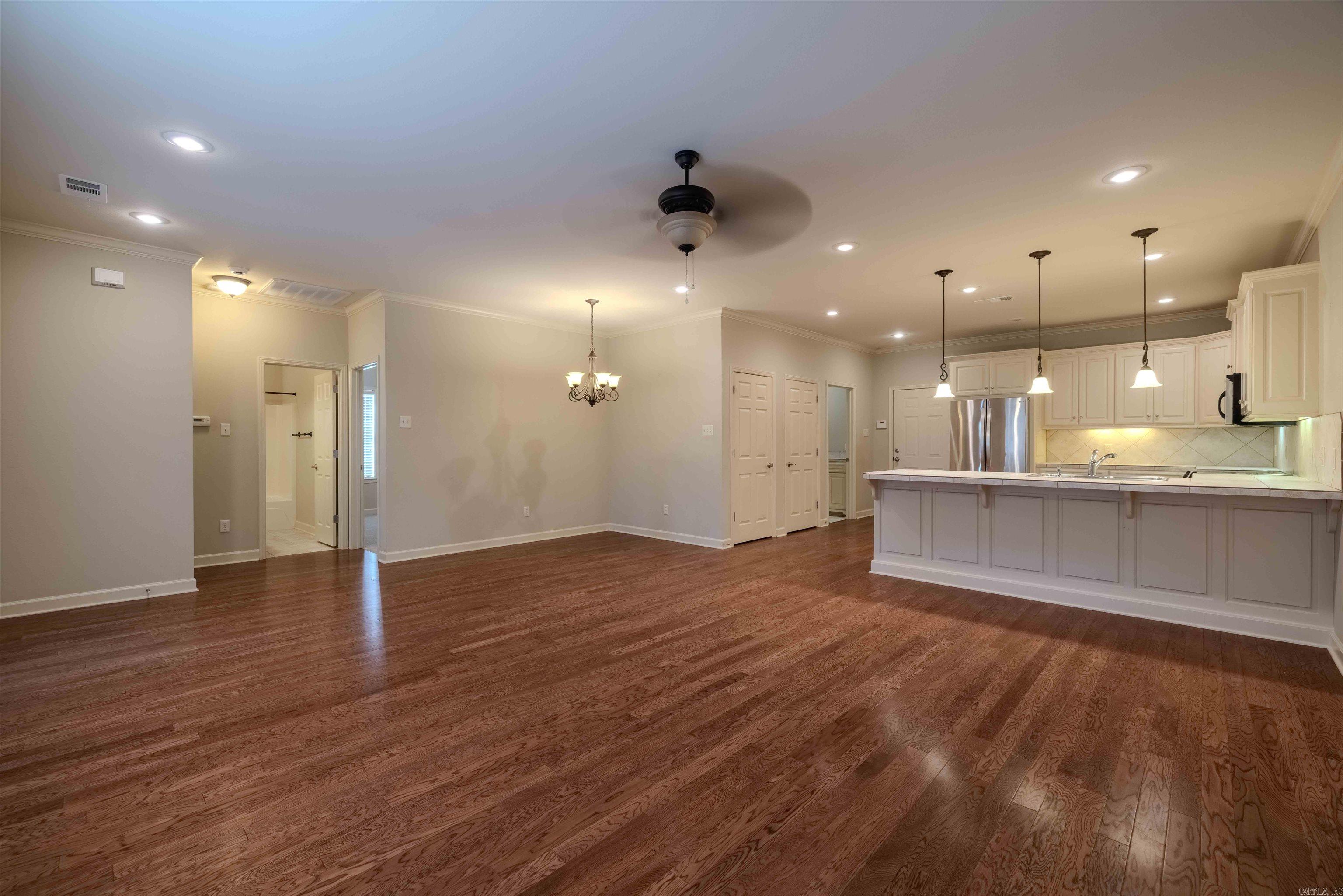 901 Stagecoach Village