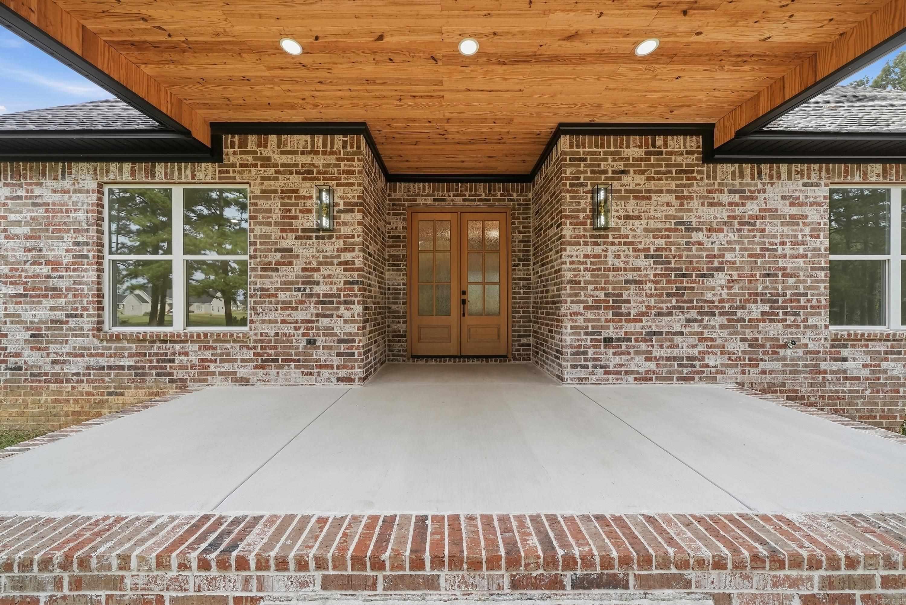 270 Arrowhead Road