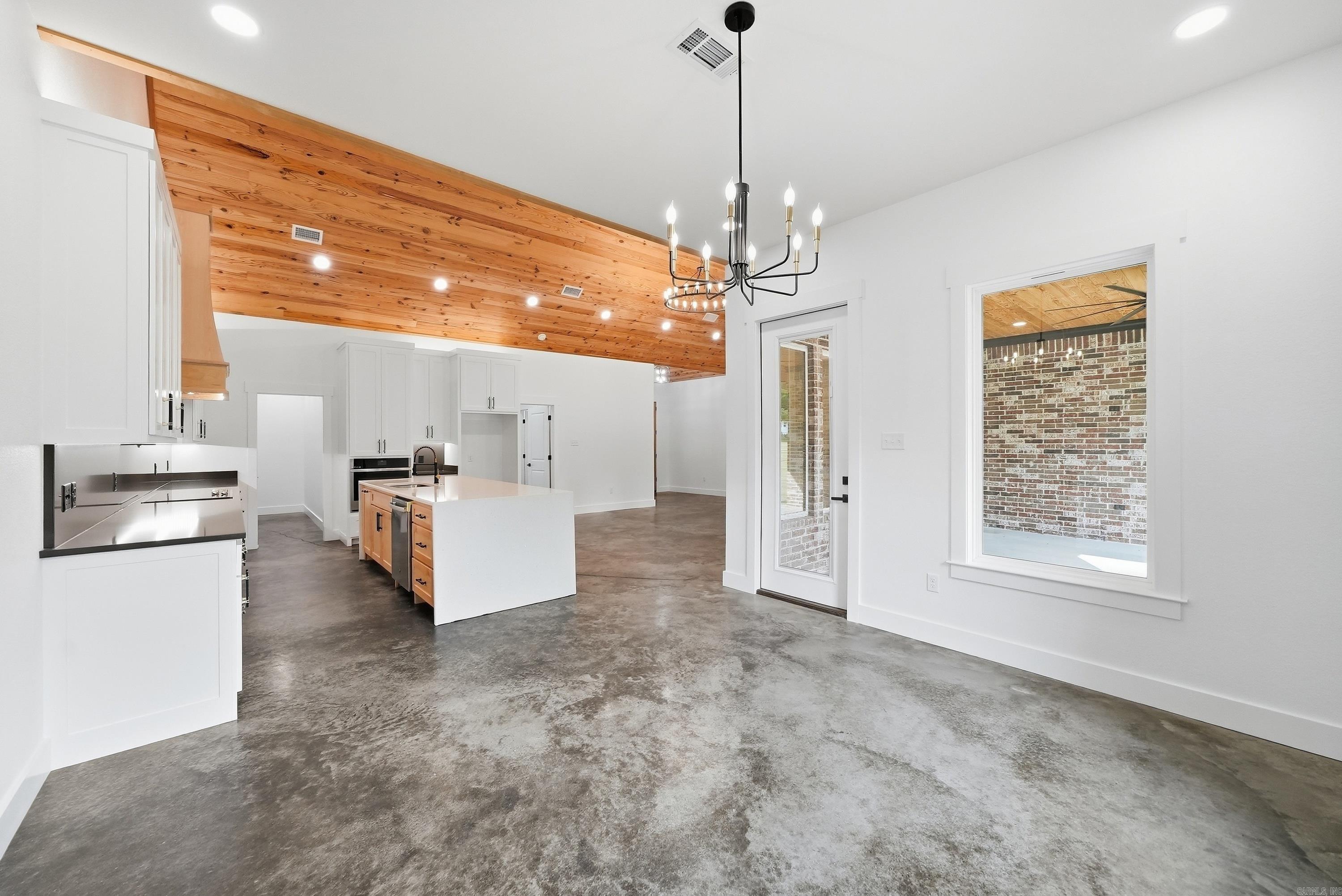 270 Arrowhead Road