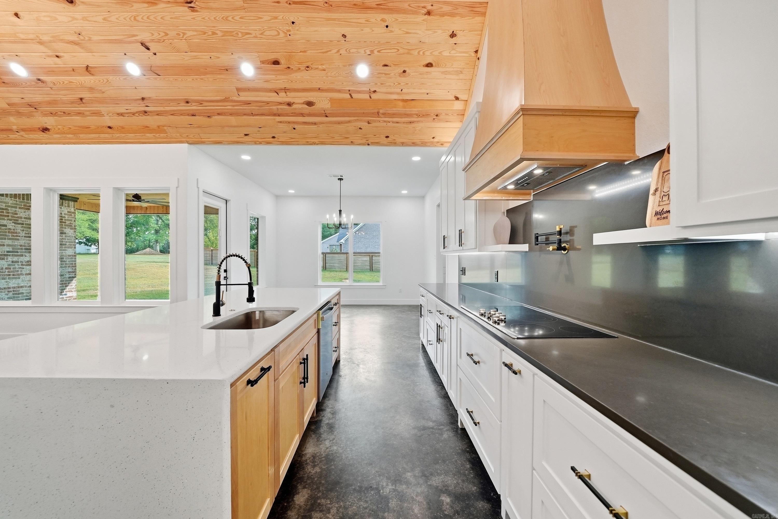 270 Arrowhead Road