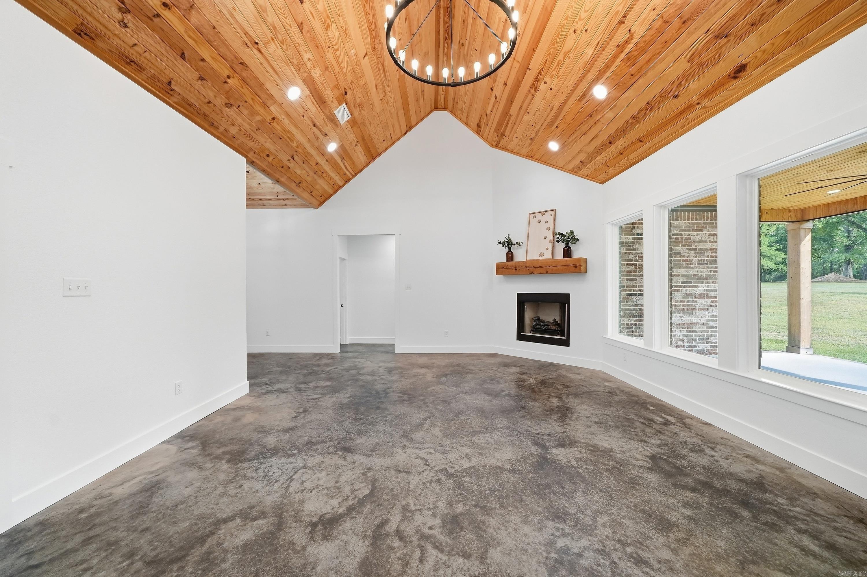270 Arrowhead Road
