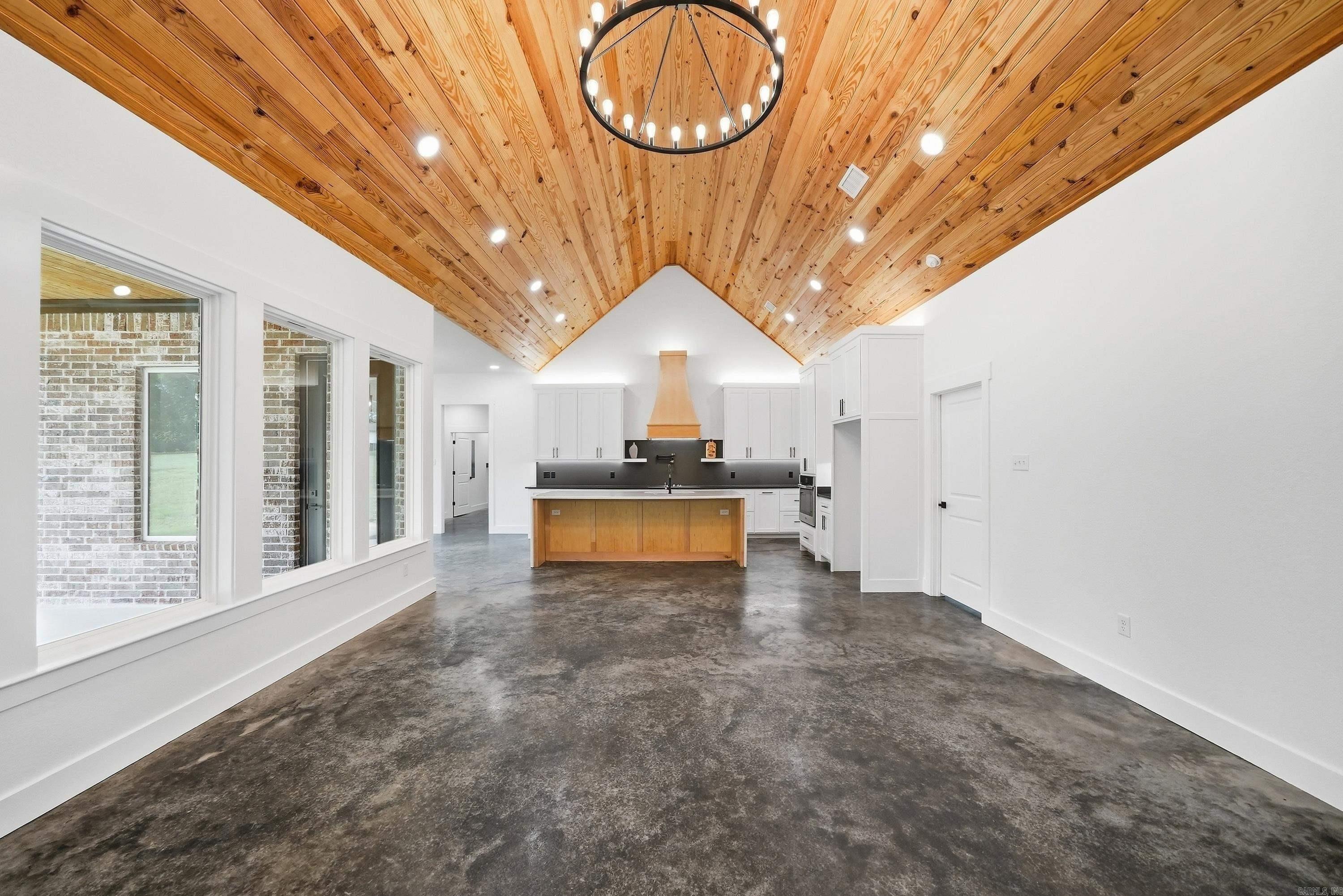 270 Arrowhead Road