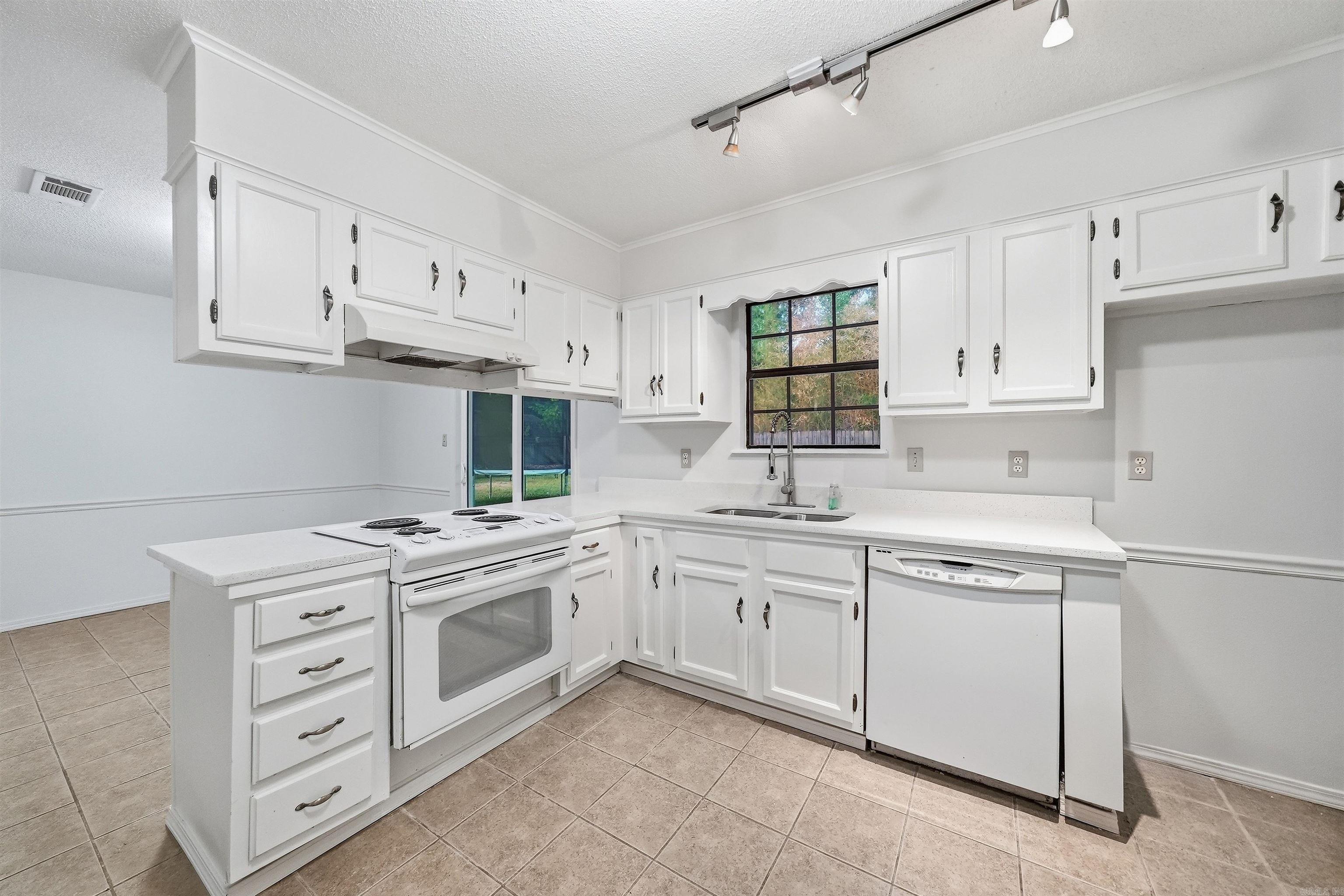 2301 Carywood Dr