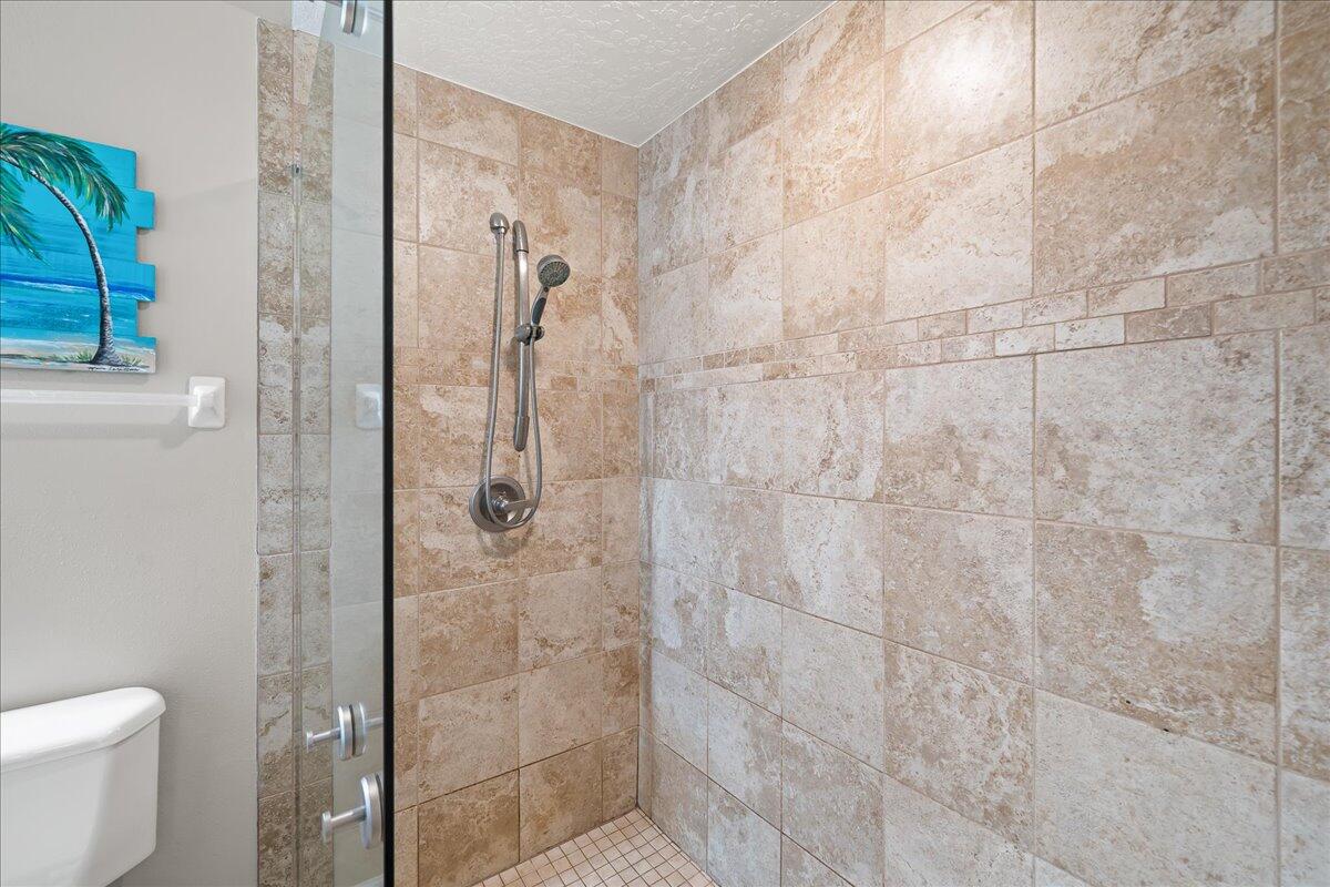 1072 Hyde Park Lane