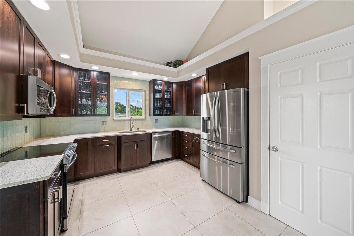 1072 Hyde Park Lane