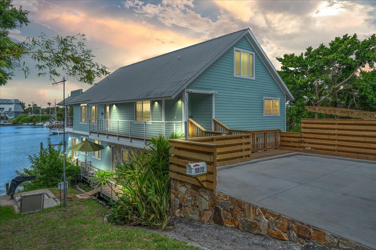 1072 Hyde Park Lane