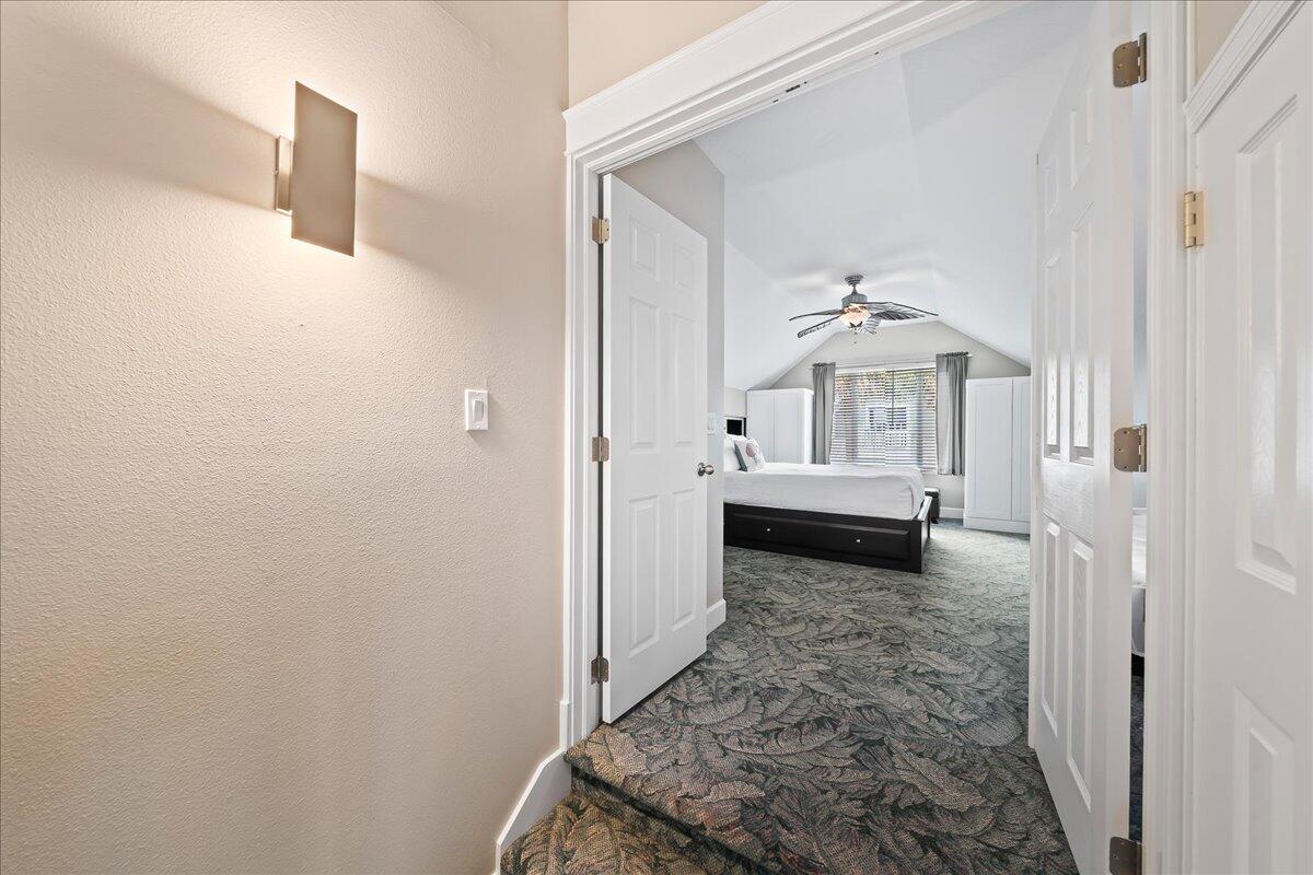 1072 Hyde Park Lane