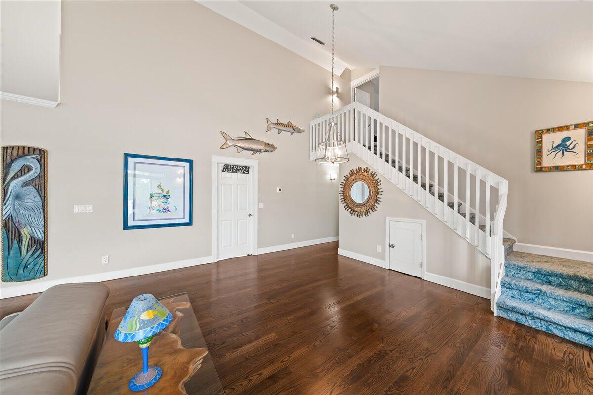 1072 Hyde Park Lane