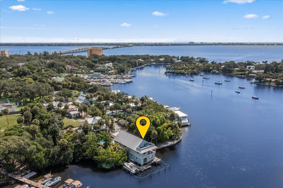 1072 Hyde Park Lane