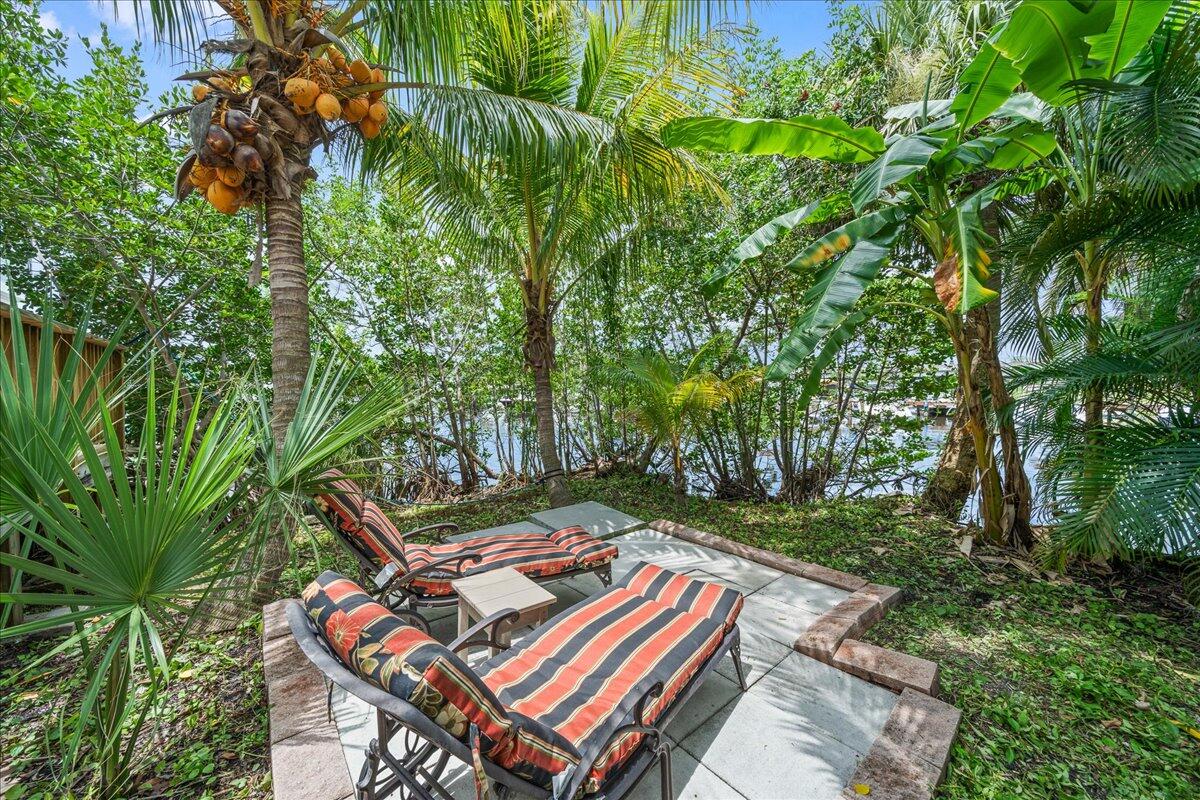 1072 Hyde Park Lane