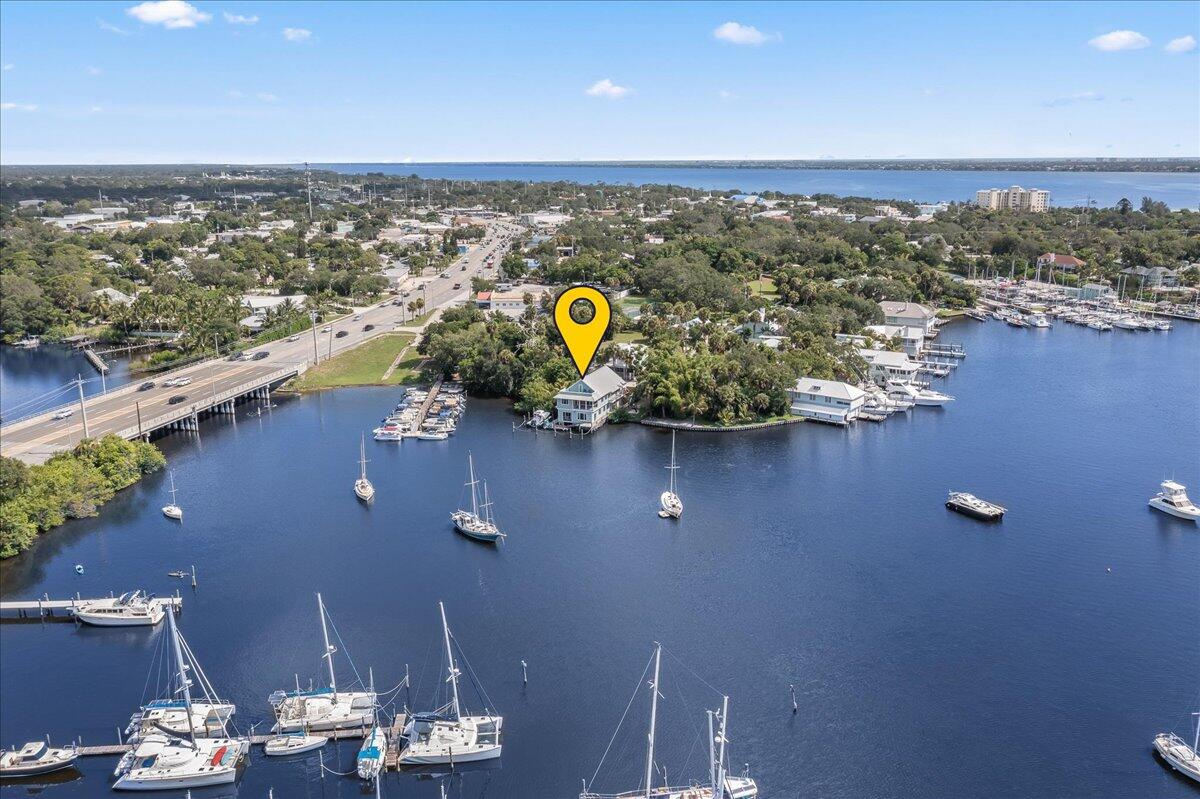 1072 Hyde Park Lane