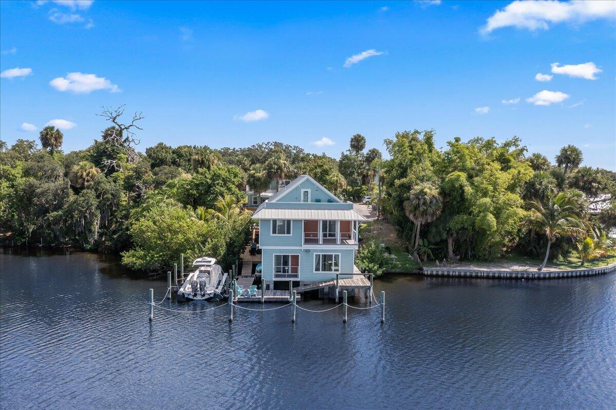 1072 Hyde Park Lane
