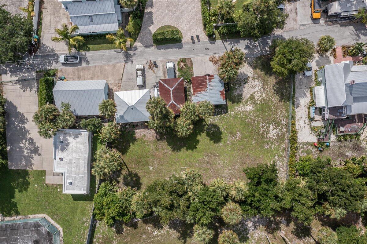 1072 Hyde Park Lane