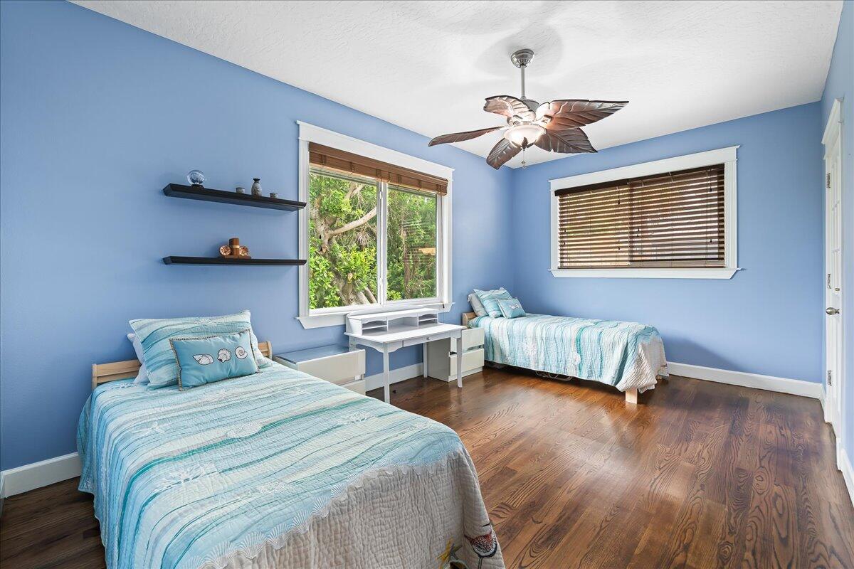 1072 Hyde Park Lane