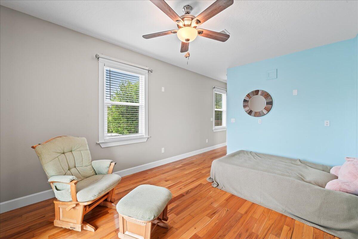 1072 Hyde Park Lane
