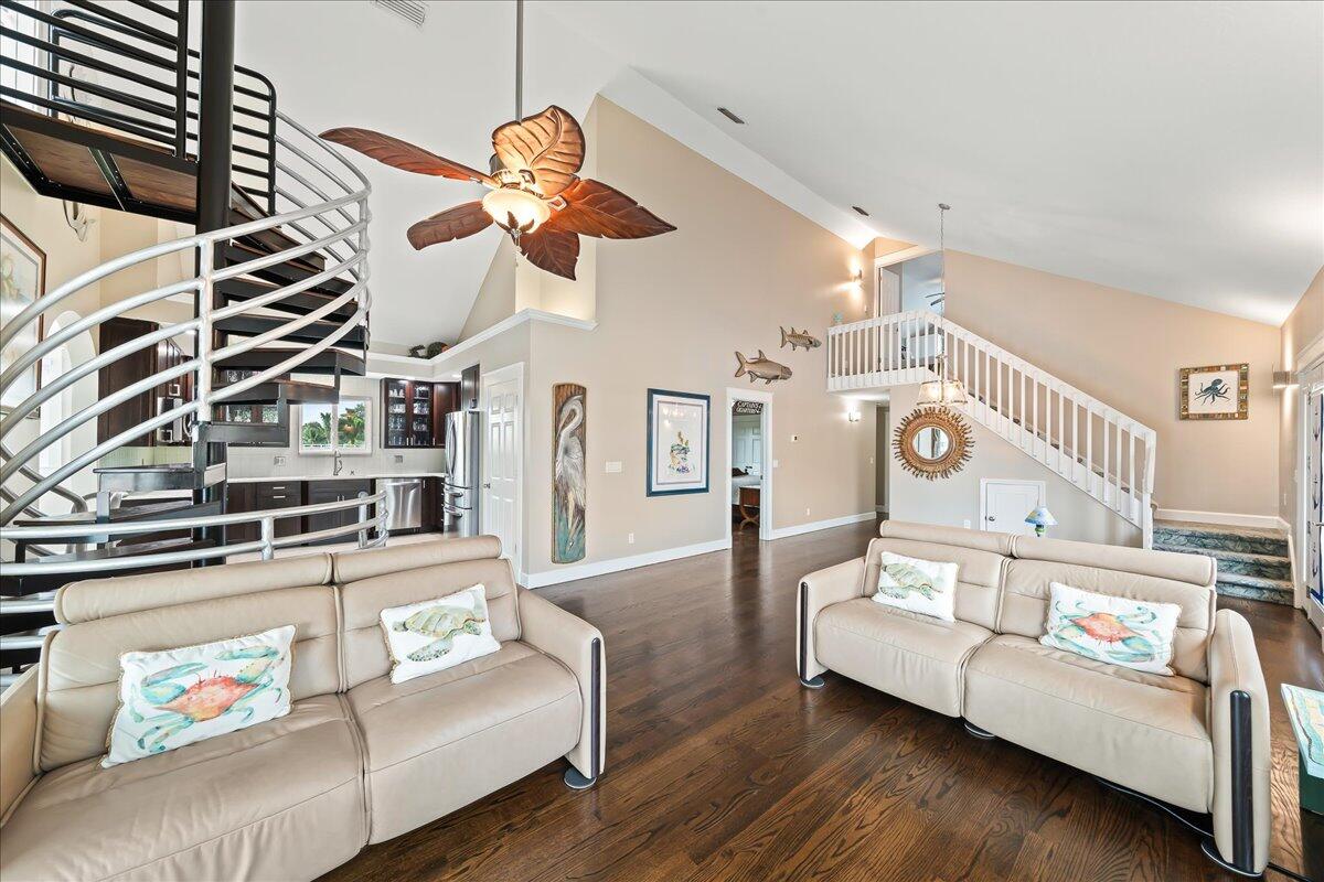 1072 Hyde Park Lane