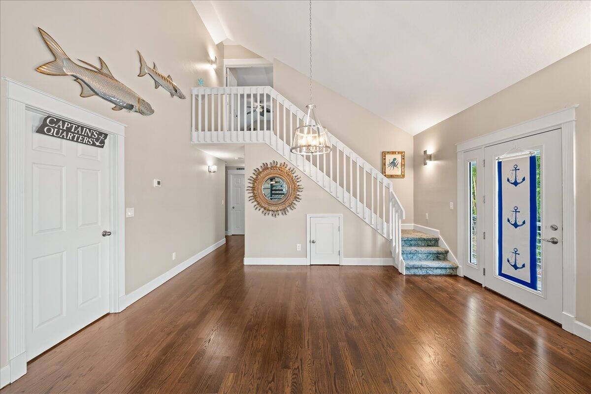 1072 Hyde Park Lane